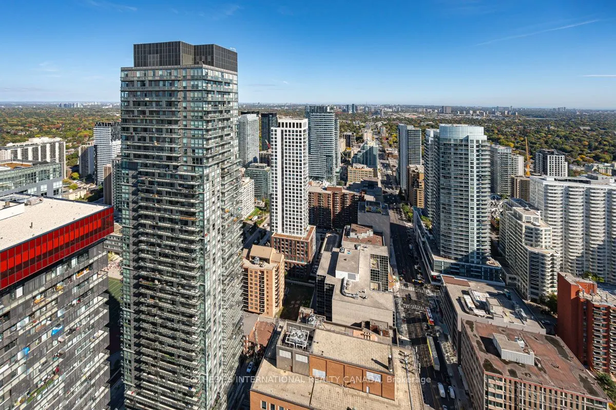 8 Eglinton Avenue E, #4211
