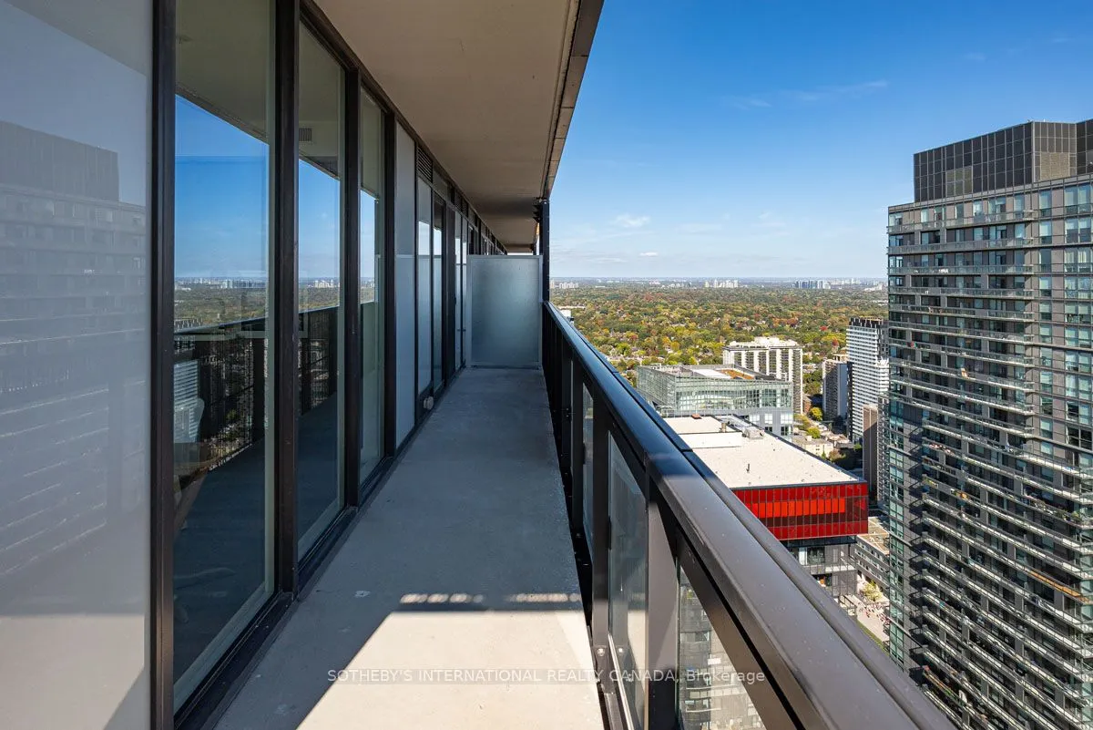 8 Eglinton Avenue E, #4211