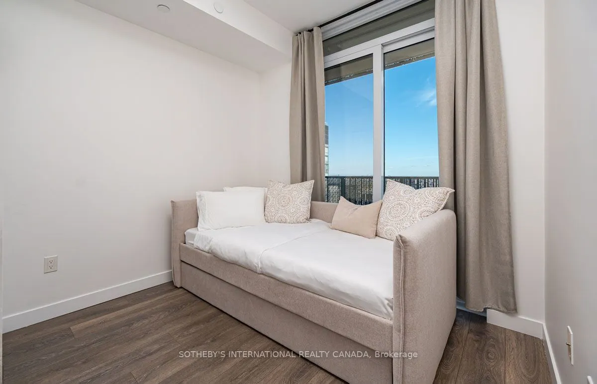 8 Eglinton Avenue E, #4211