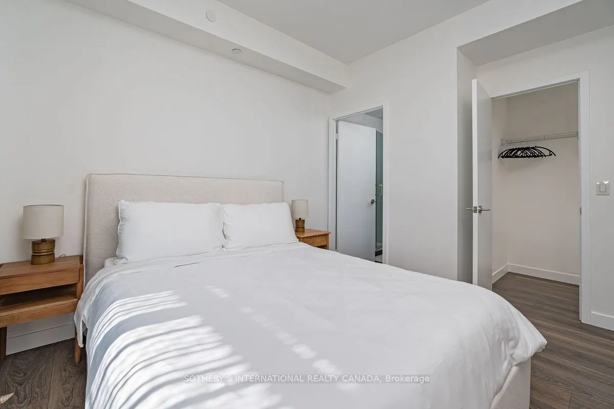 8 Eglinton Avenue E, #4211