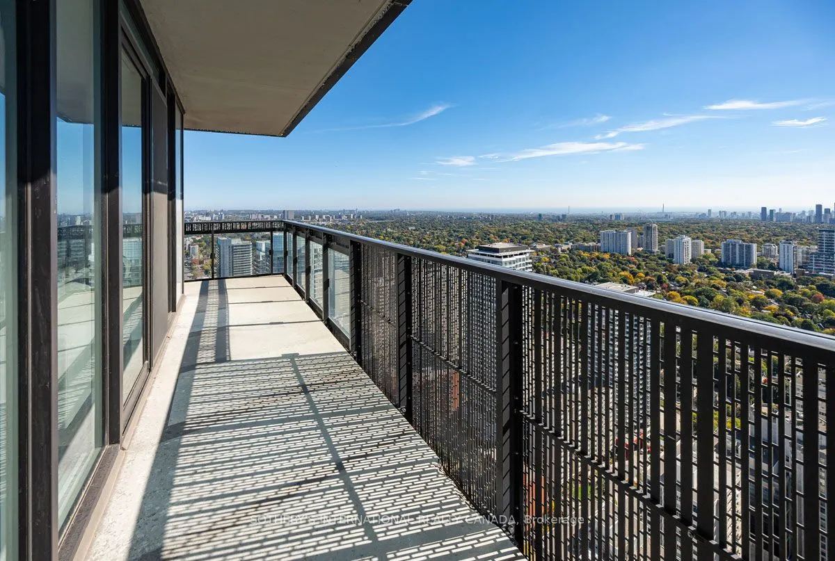 8 Eglinton Avenue E, #4211