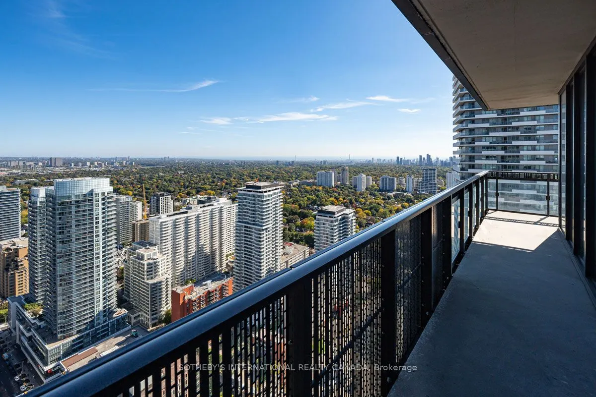 8 Eglinton Avenue E, #4211