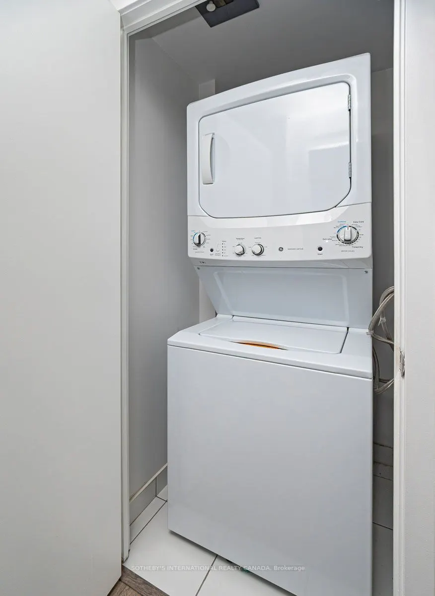 8 Eglinton Avenue E, #4211