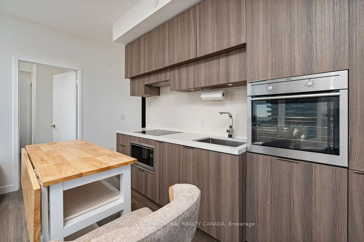8 Eglinton Avenue E, #4211