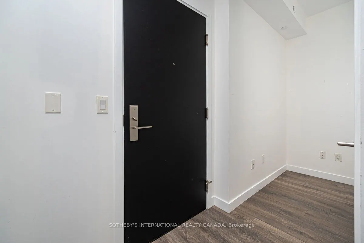 8 Eglinton Avenue E, #4211