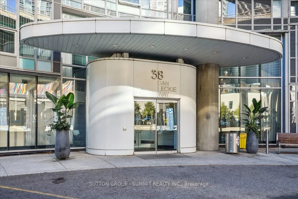 38 Dan Leckie Way, #515