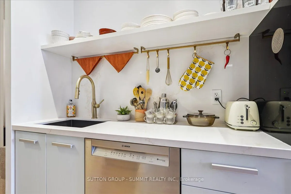 38 Dan Leckie Way, #515