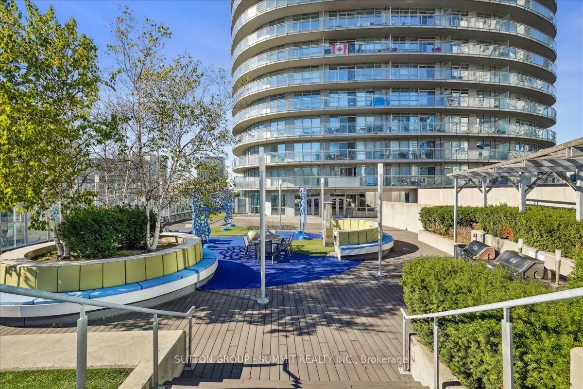 38 Dan Leckie Way, #515