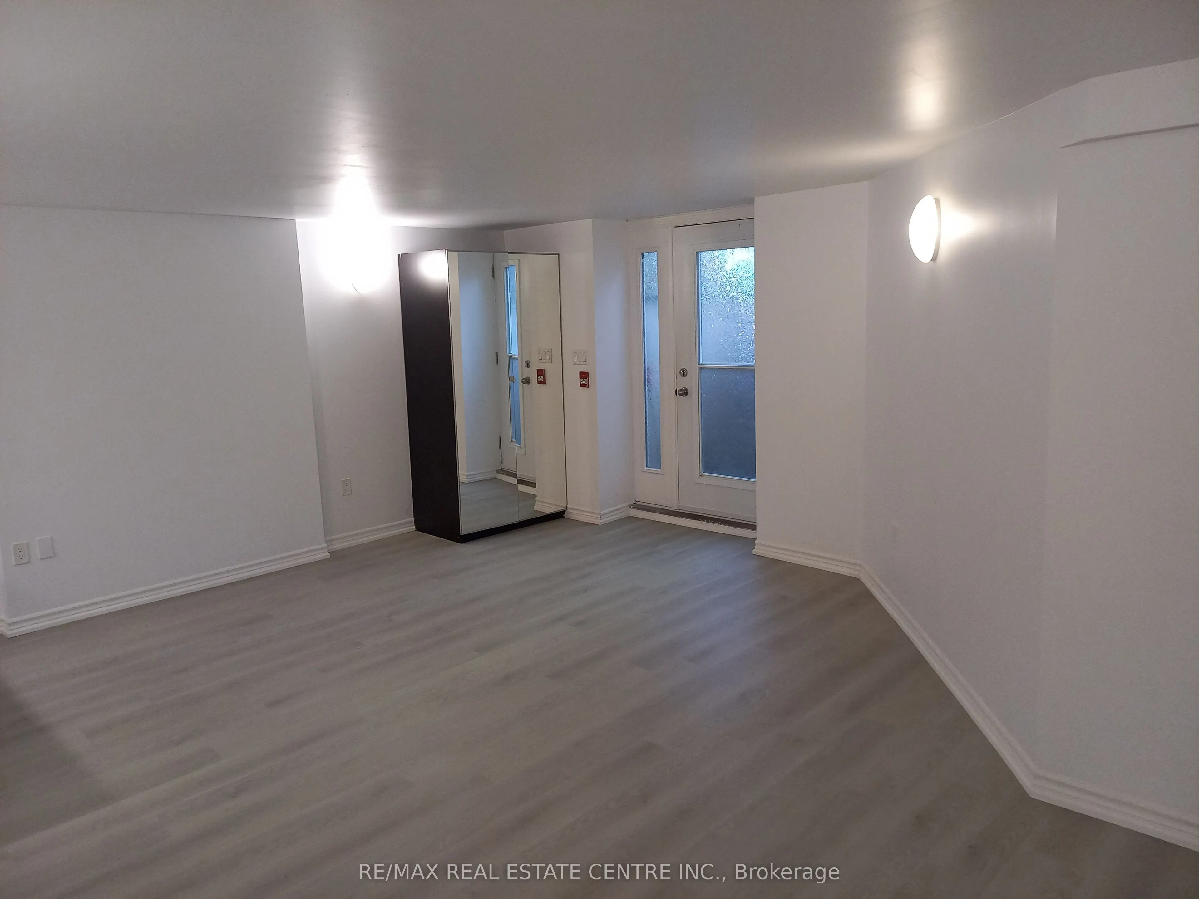 129 Walmer Road, #Lower