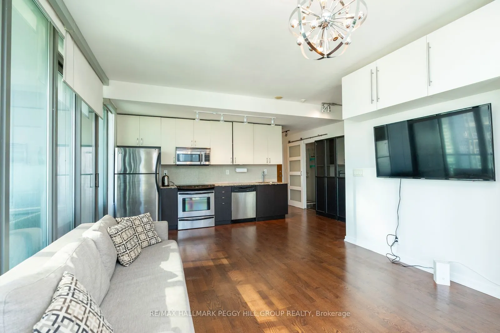 33 Lombard Street, #3302