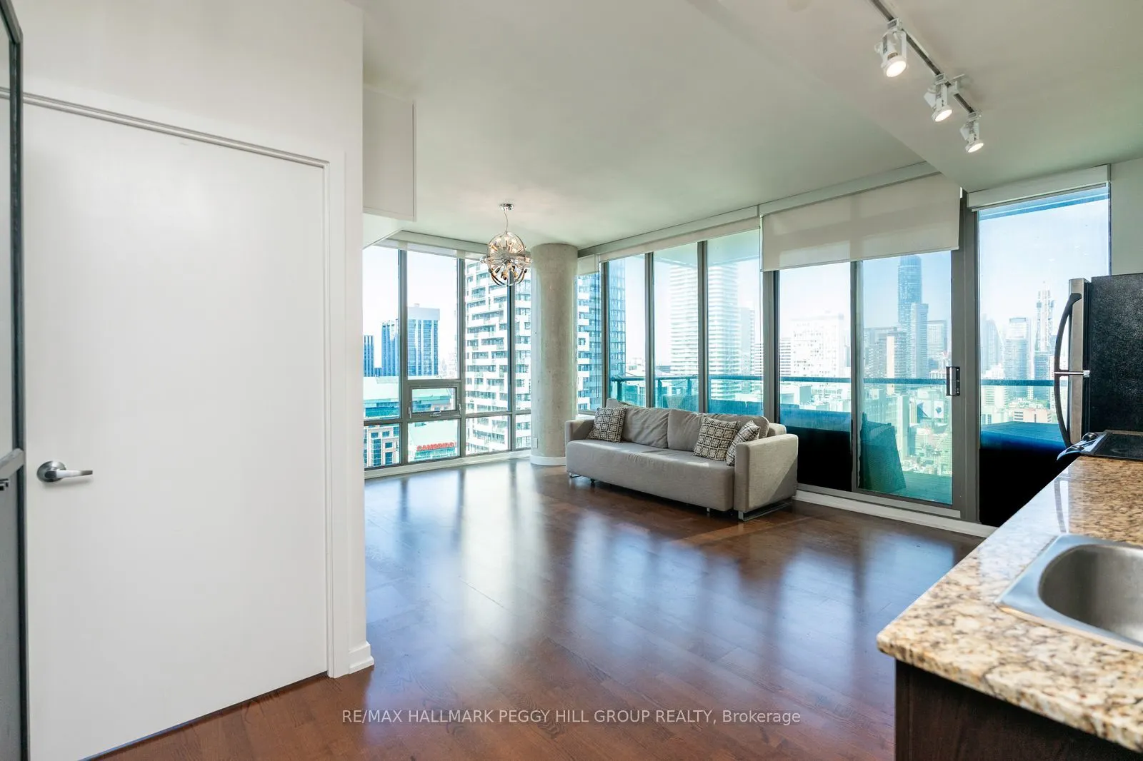 33 Lombard Street, #3302