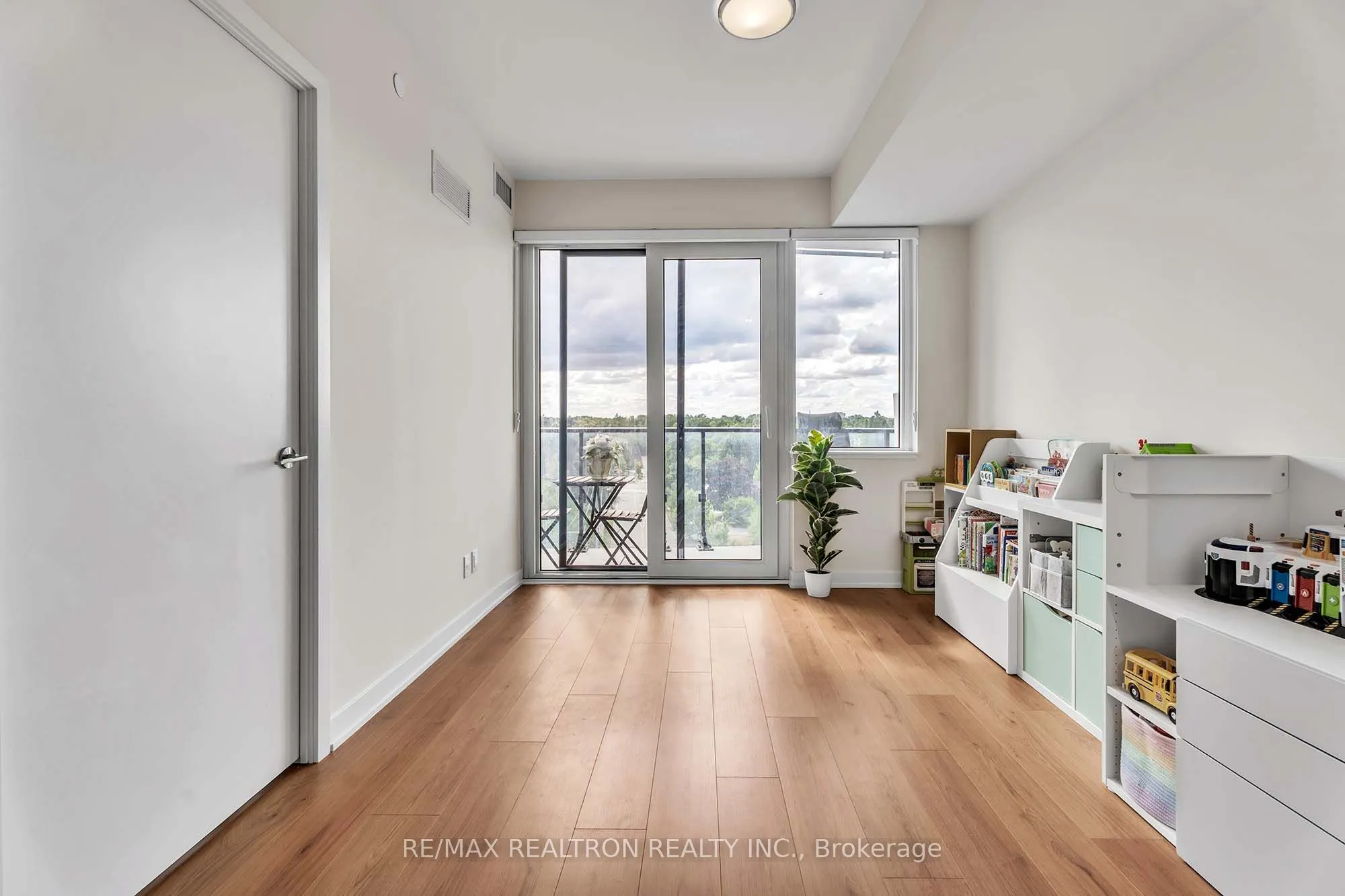 15 Ellerslie Avenue, #507