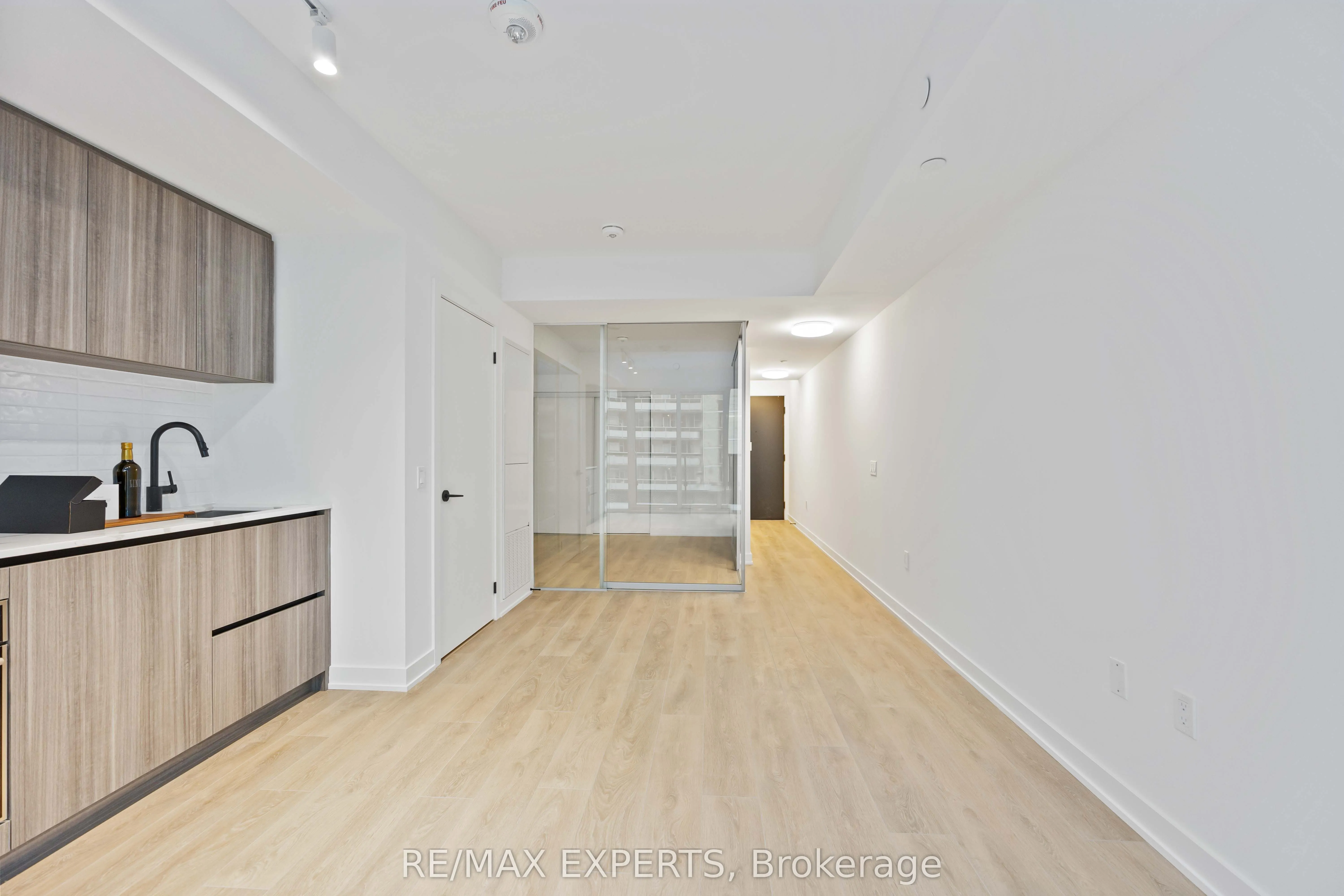 127 BROADWAY Avenue, #502
