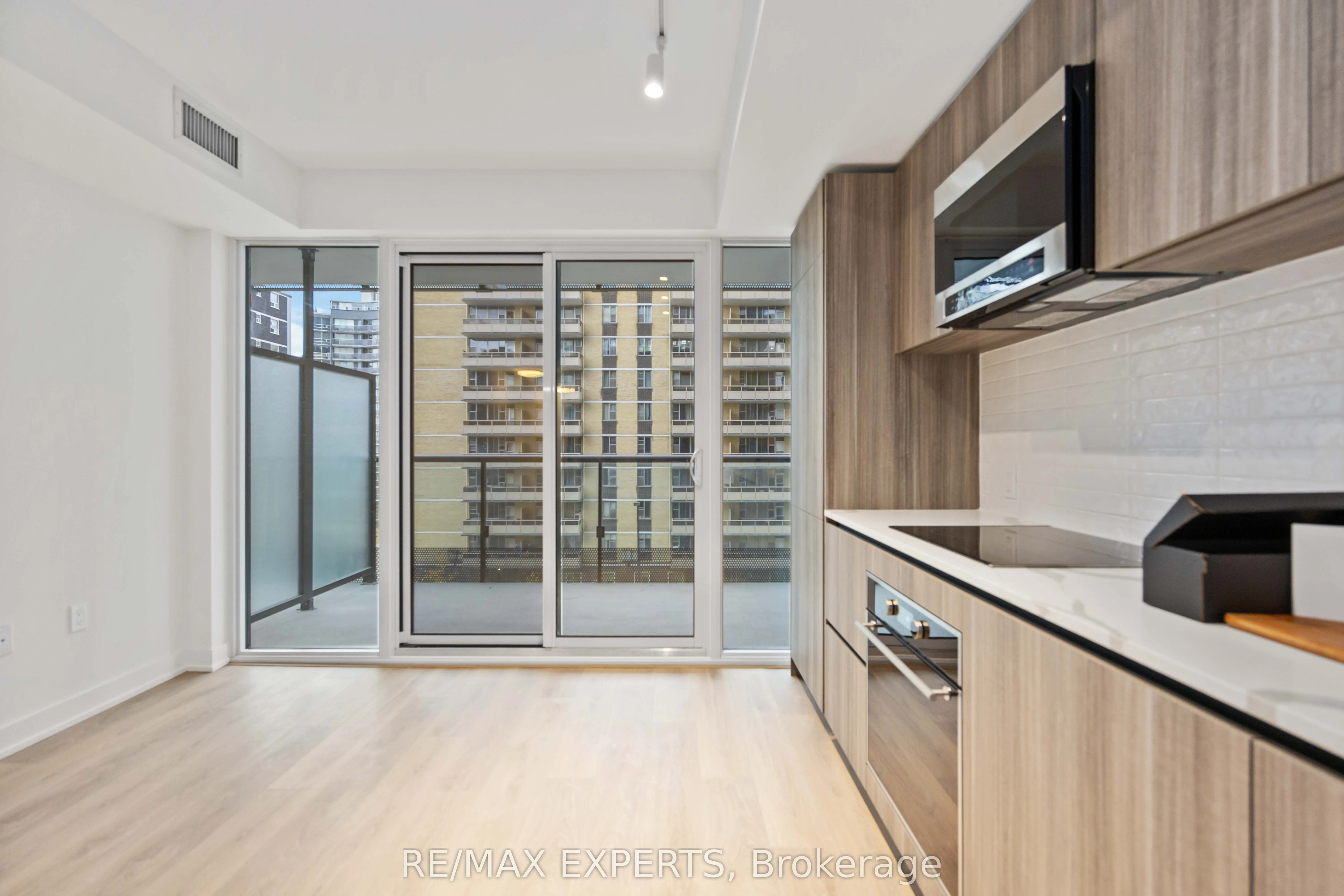 127 BROADWAY Avenue, #502