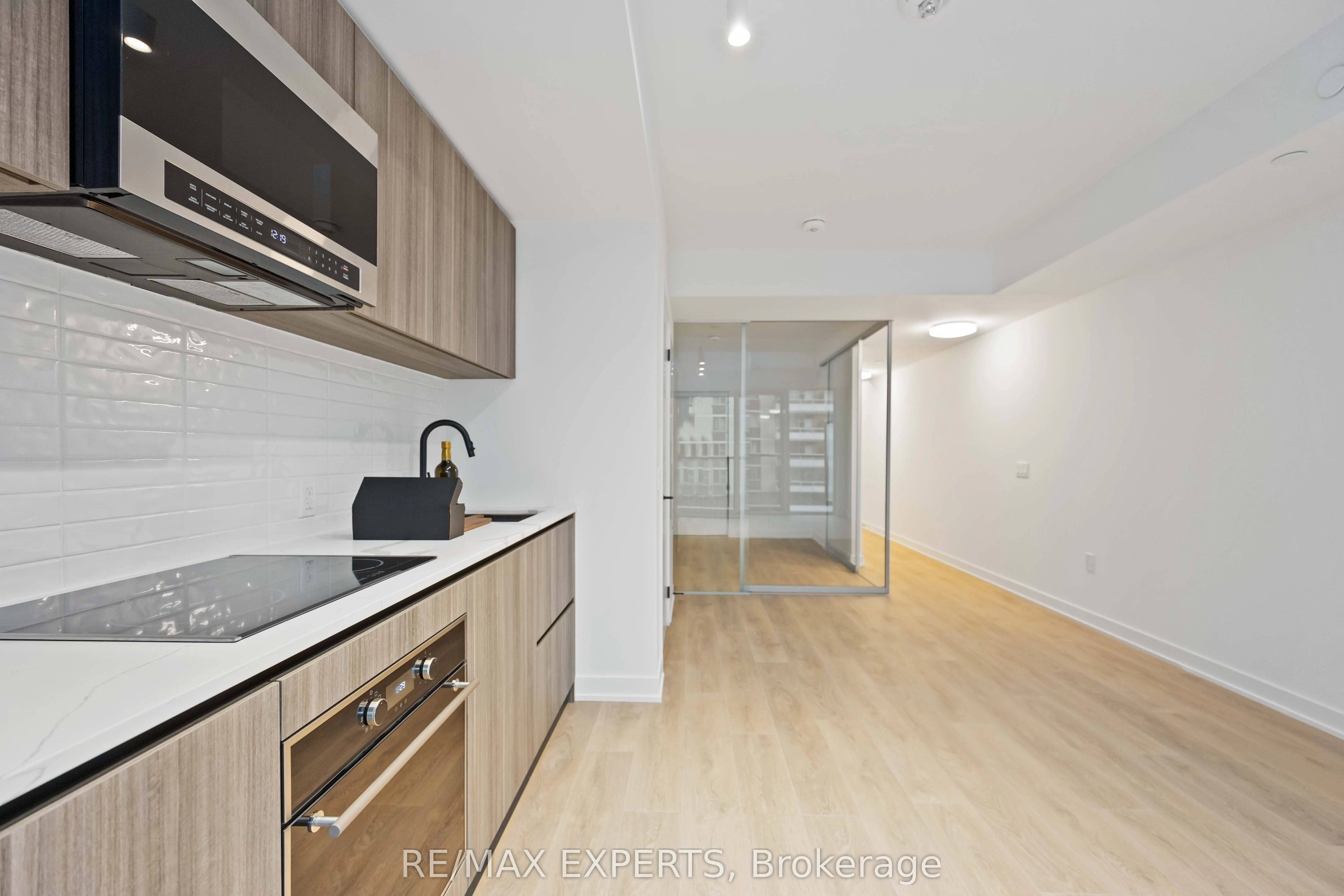 127 BROADWAY Avenue, #502