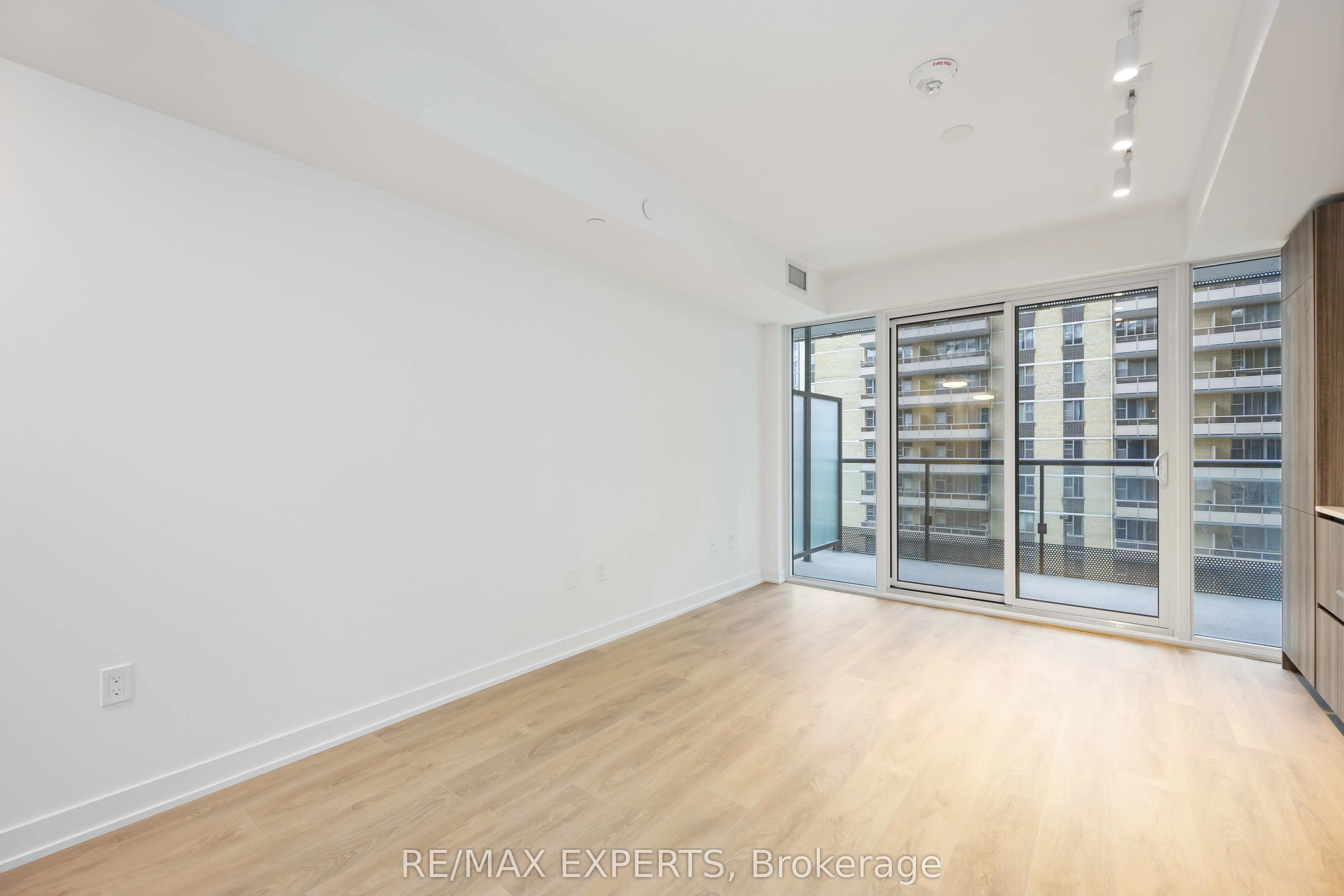 127 BROADWAY Avenue, #502