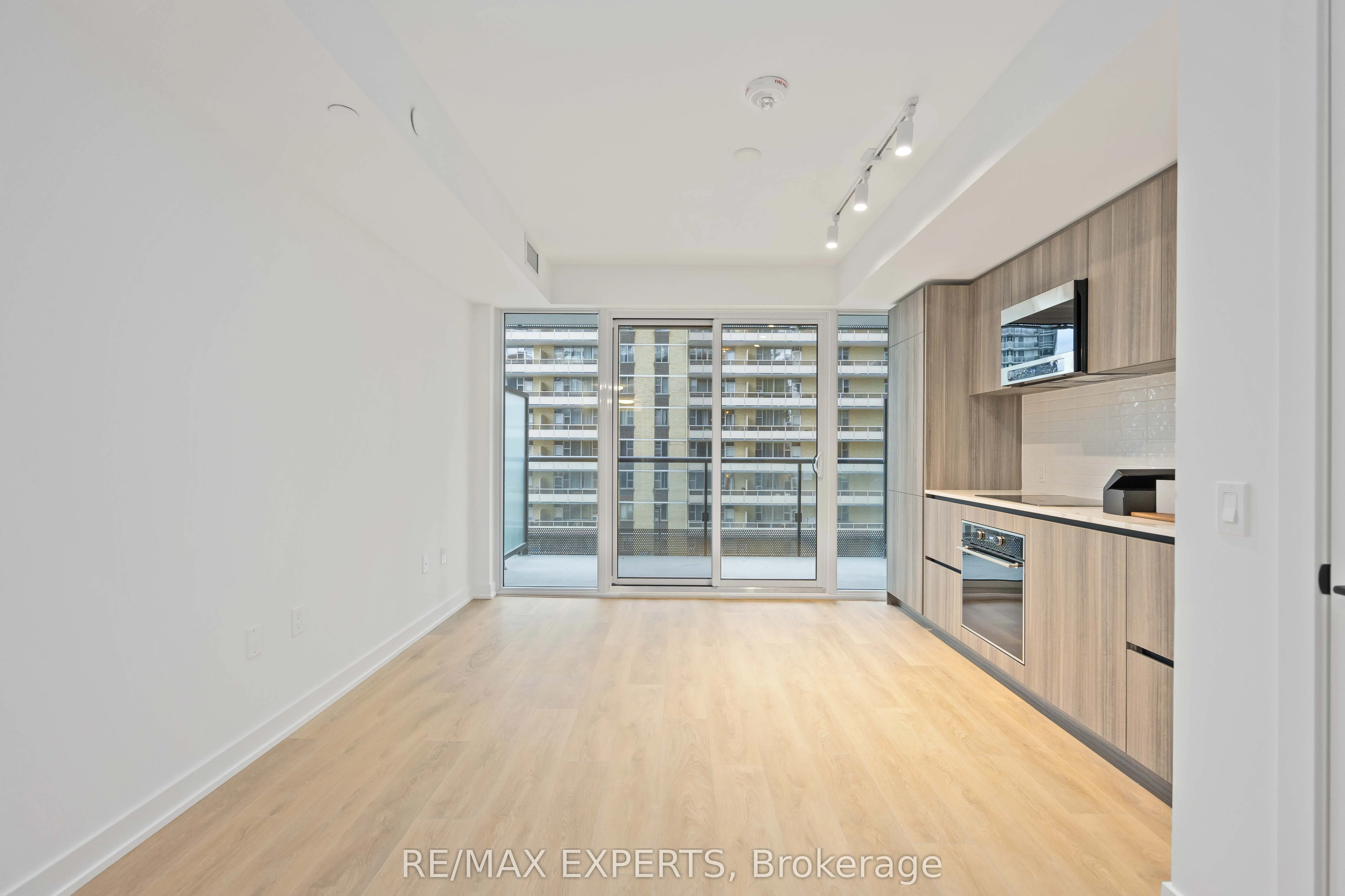 127 BROADWAY Avenue, #502