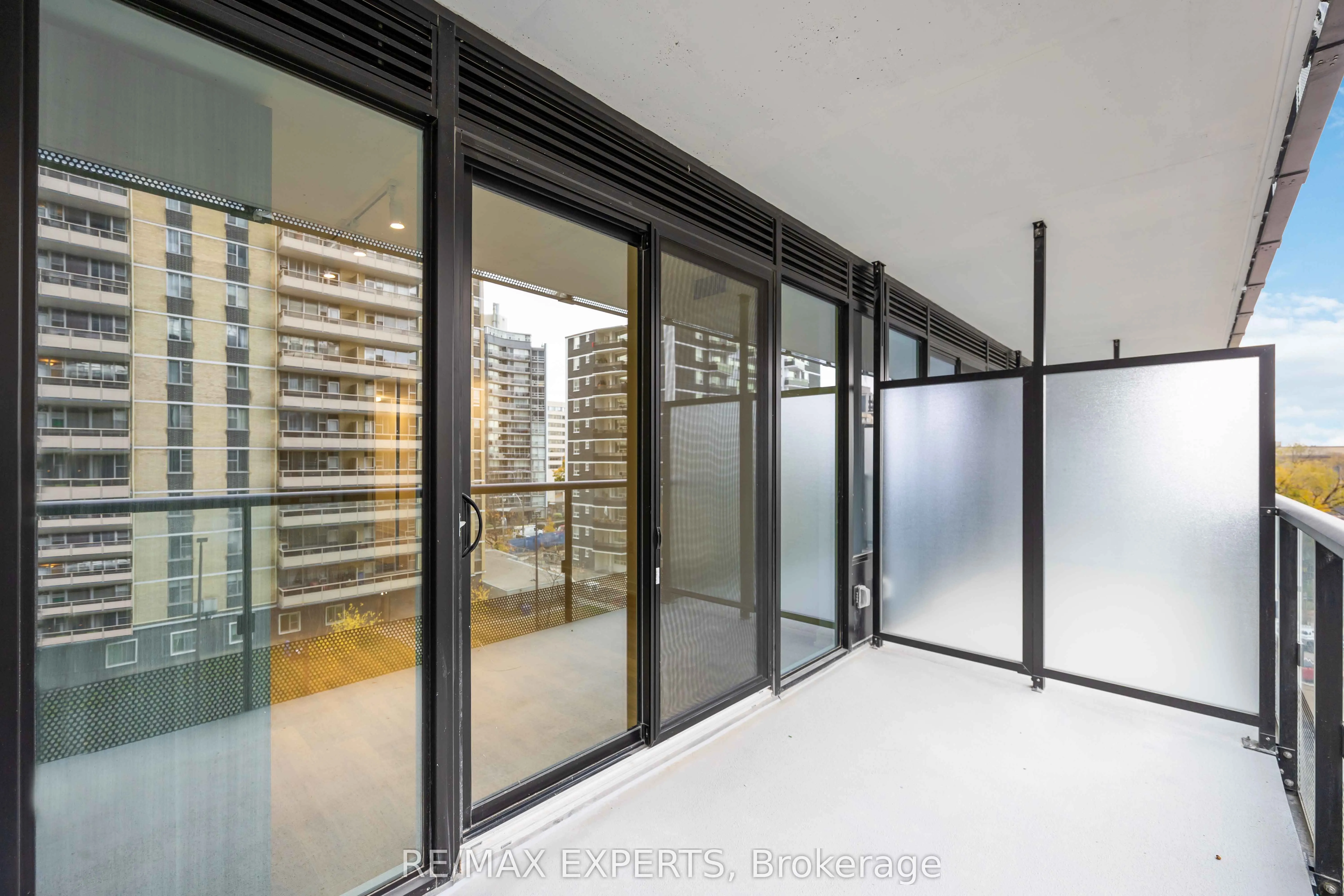 127 BROADWAY Avenue, #502