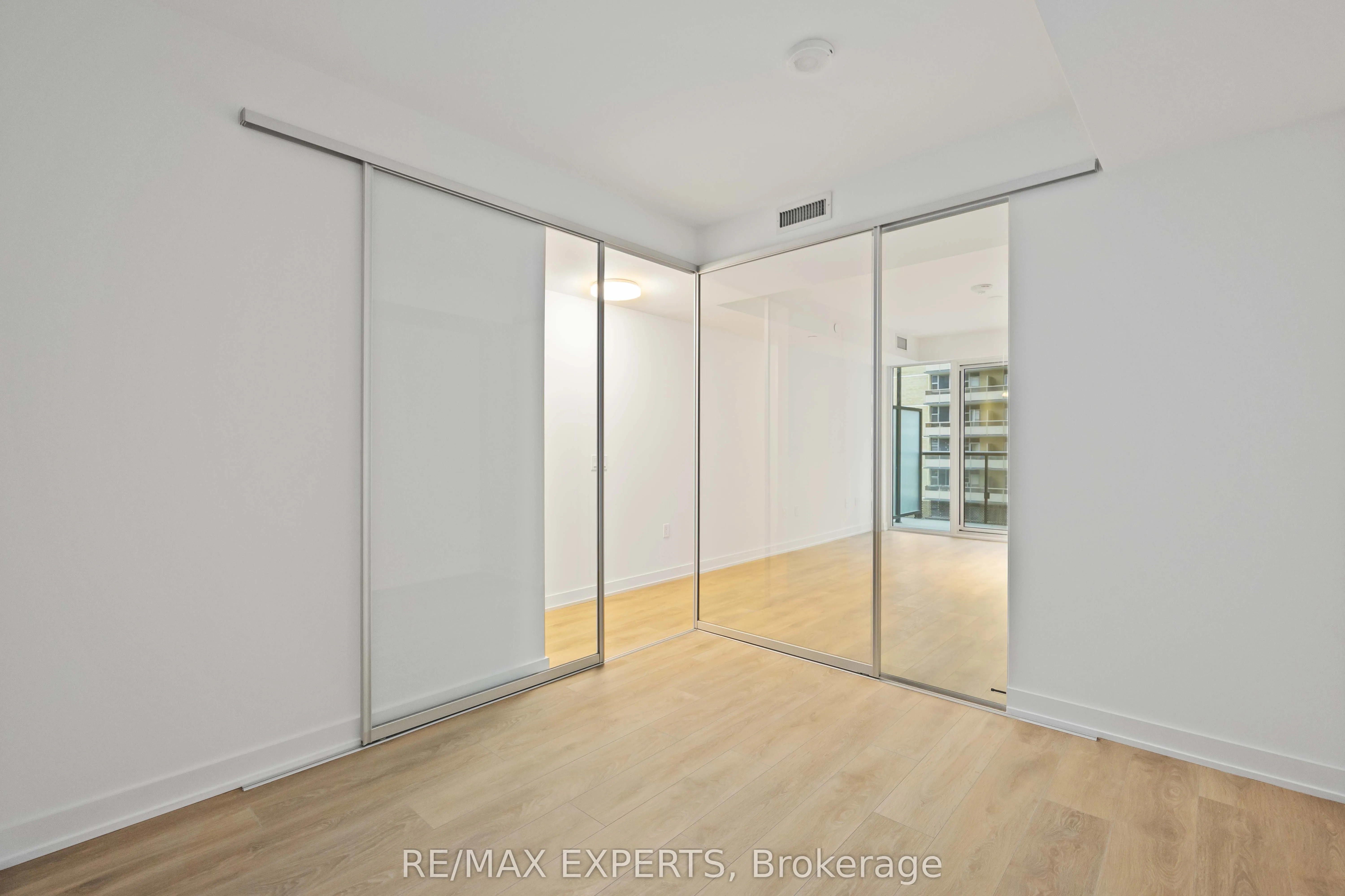 127 BROADWAY Avenue, #502