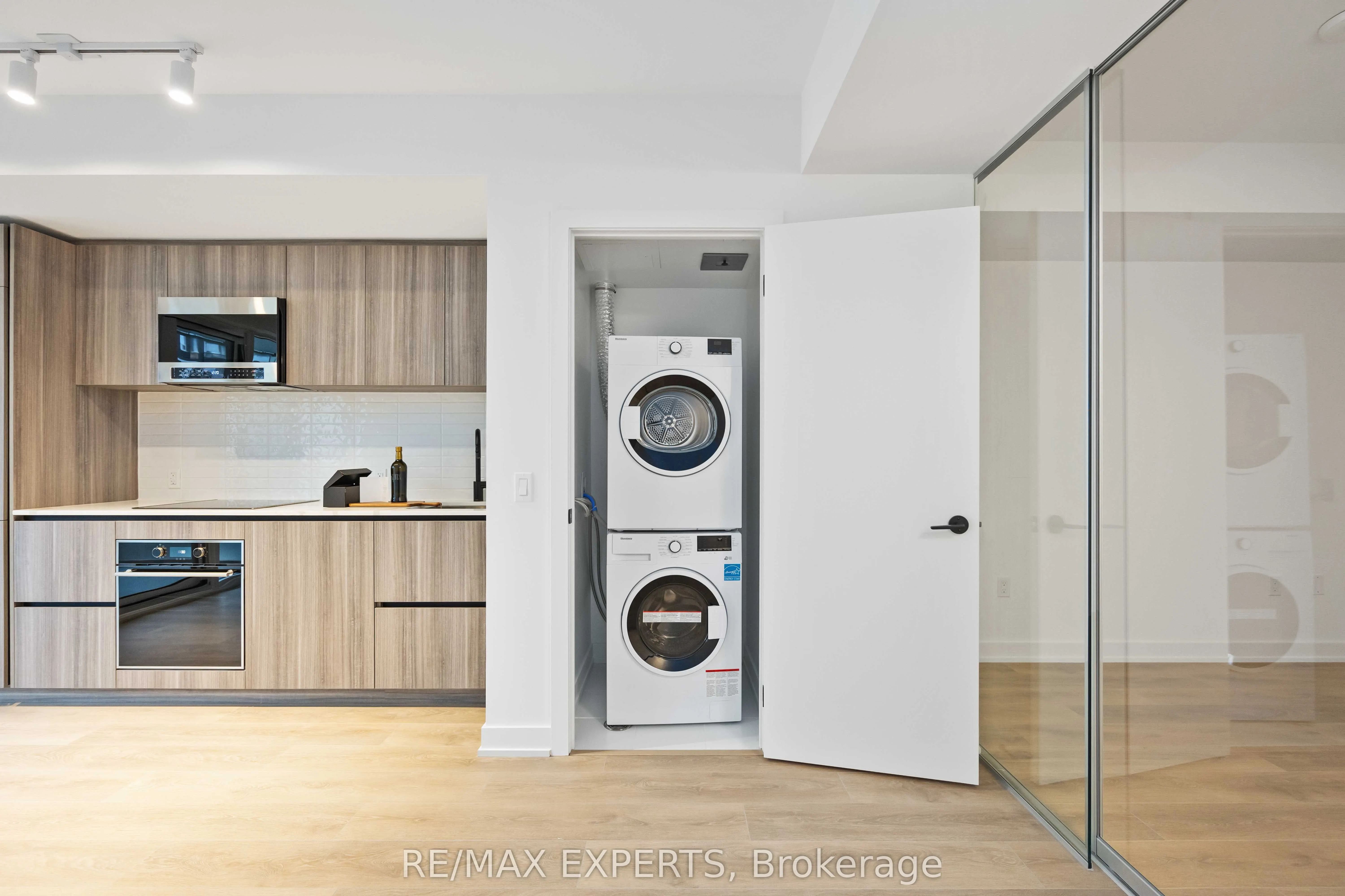 127 BROADWAY Avenue, #502