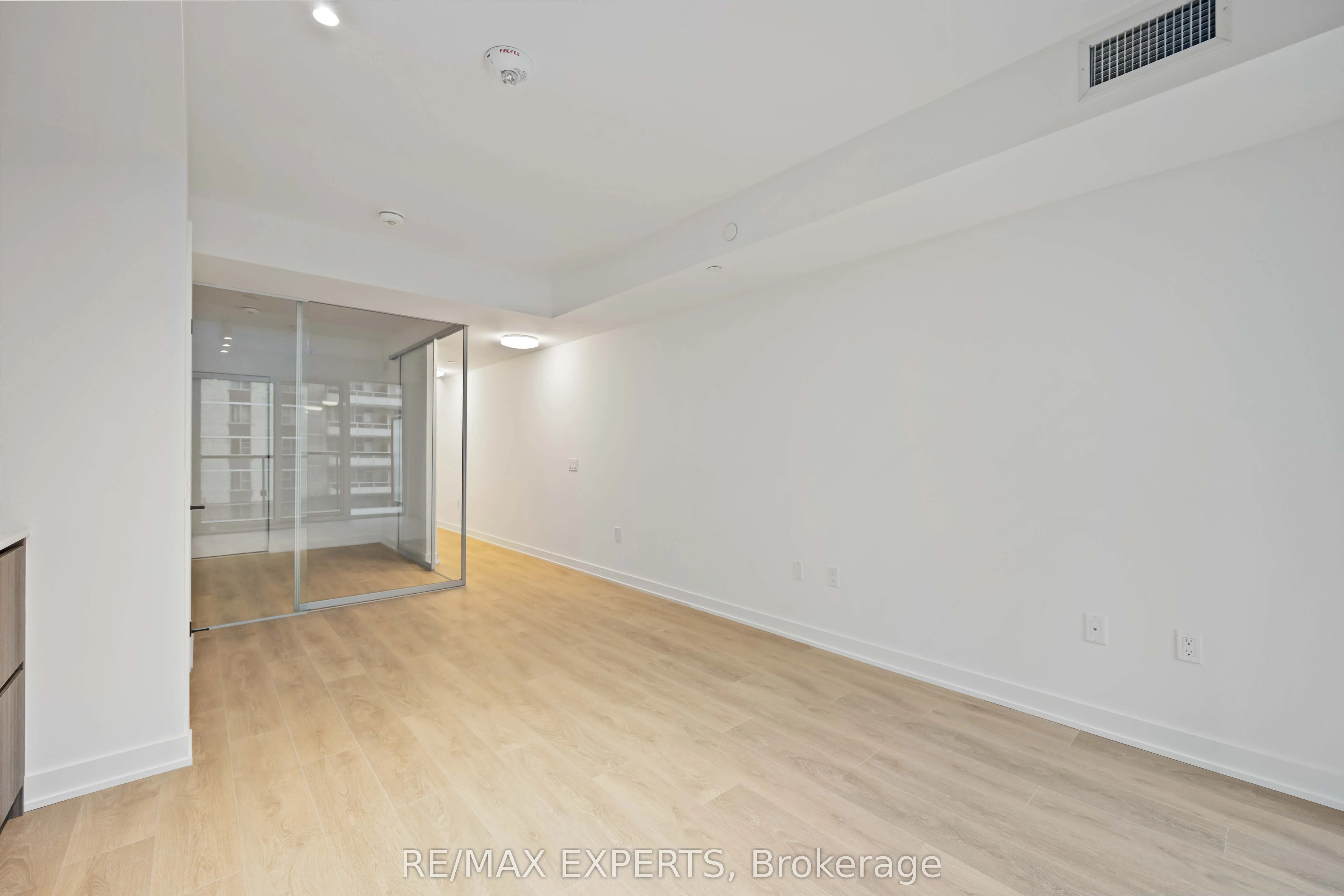 127 BROADWAY Avenue, #502