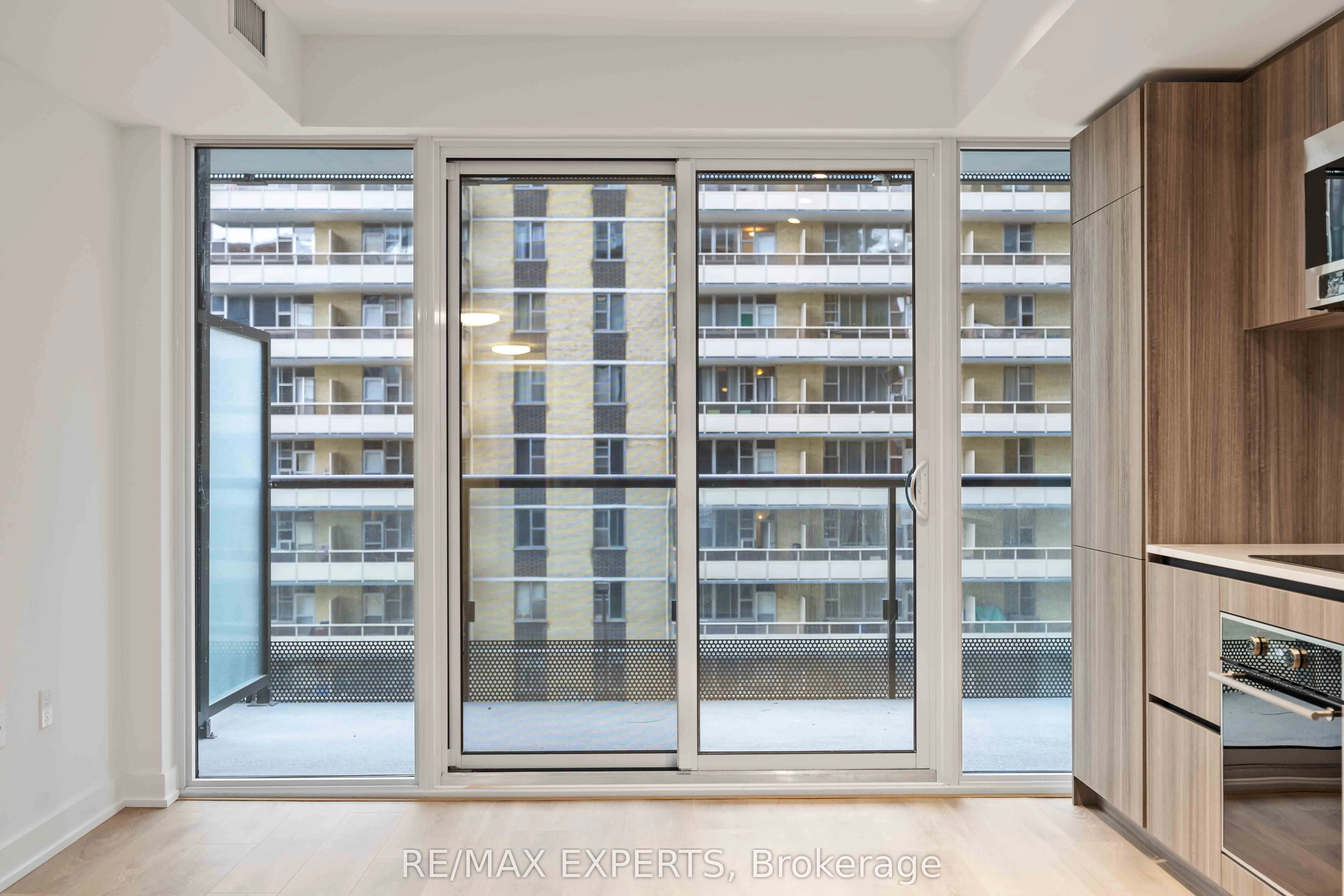 127 BROADWAY Avenue, #502
