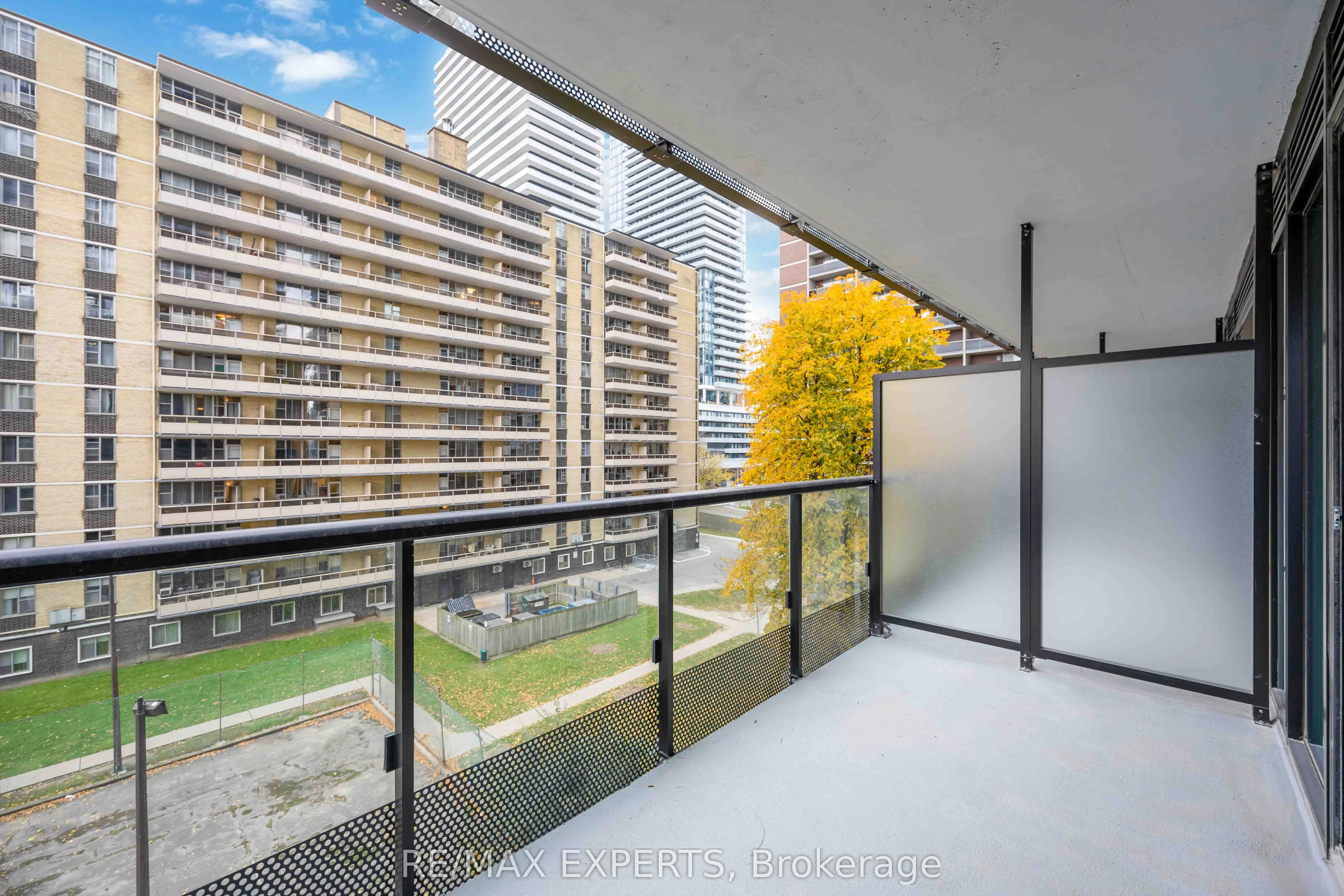 127 BROADWAY Avenue, #502
