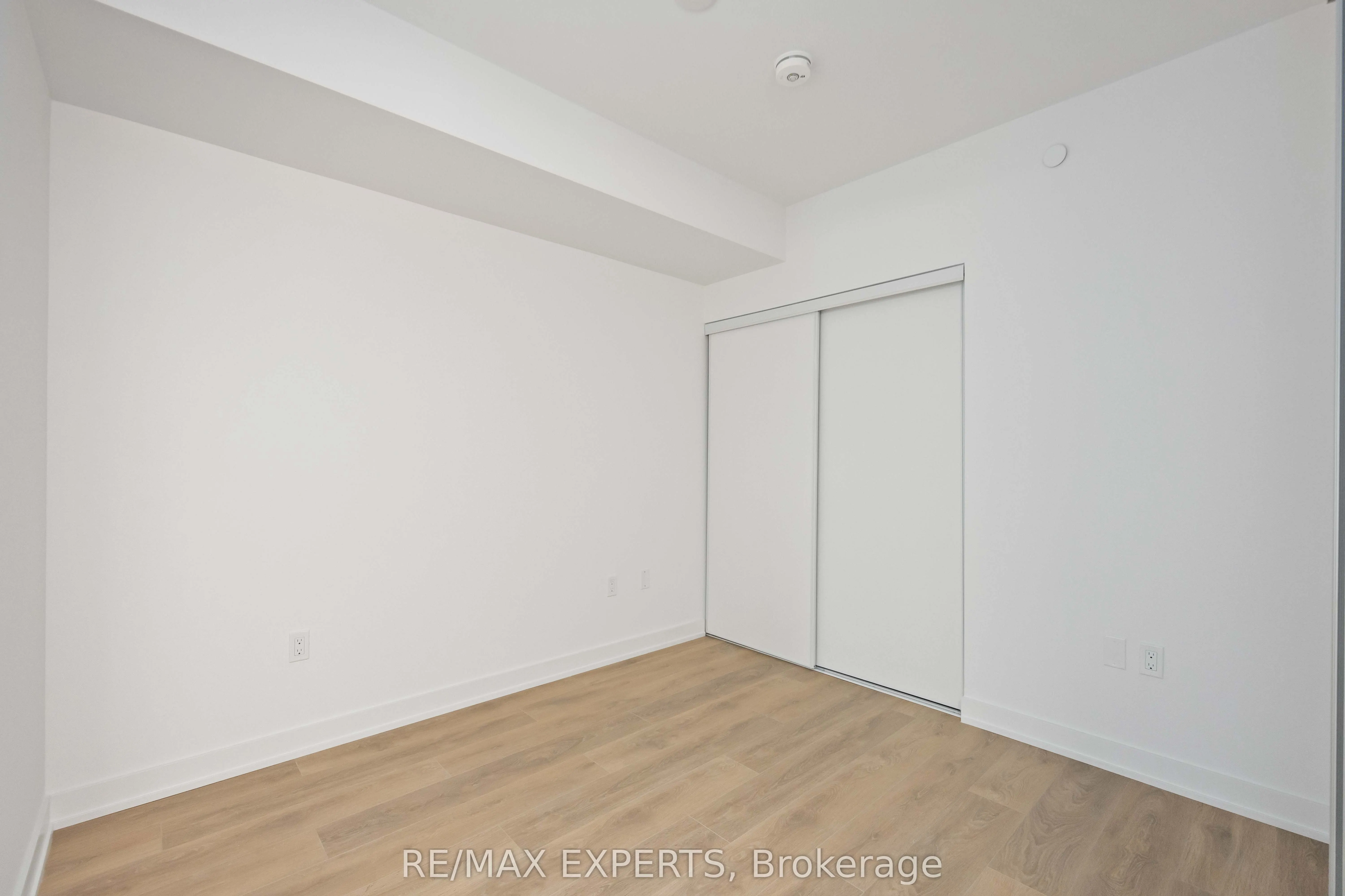 127 BROADWAY Avenue, #502