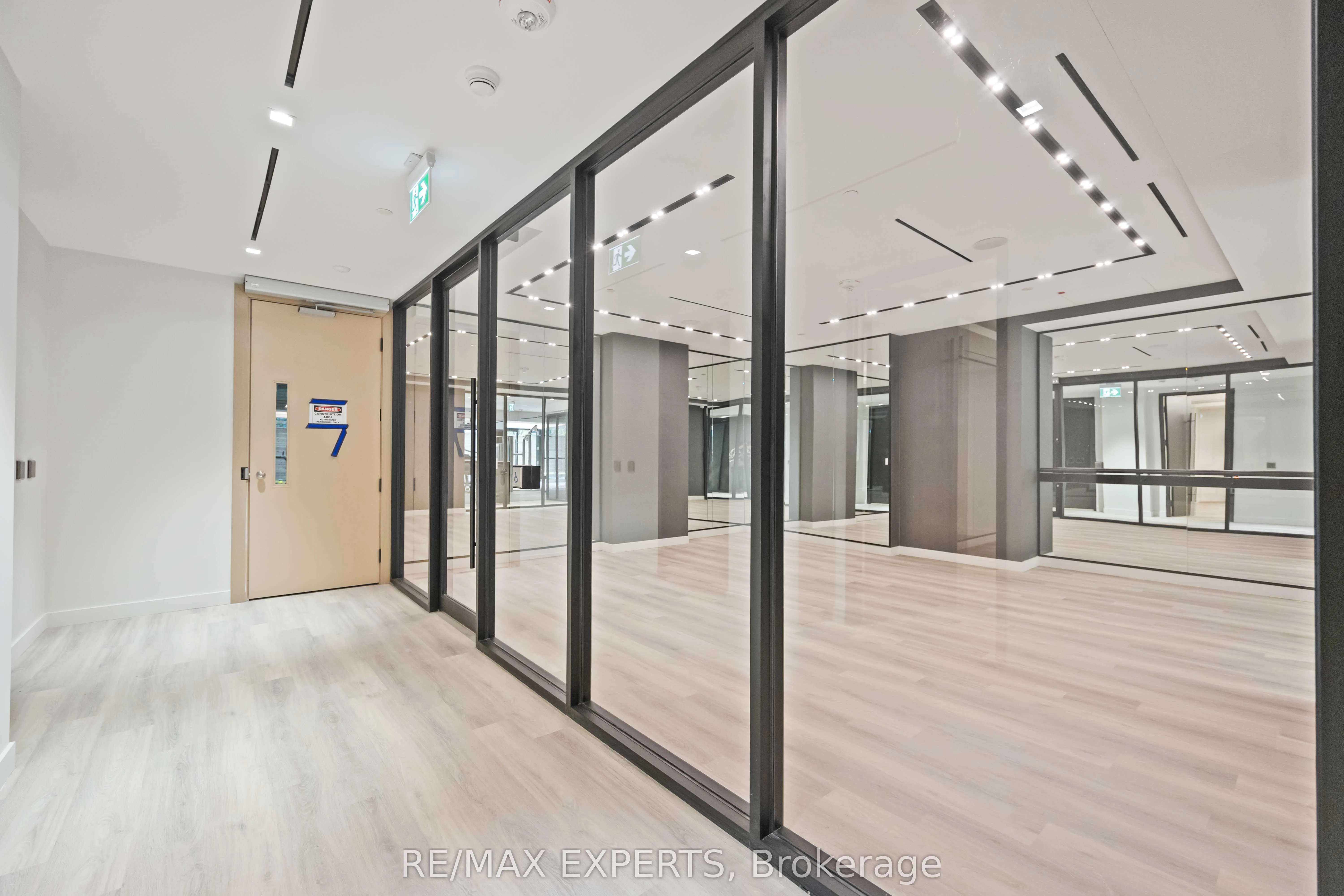 127 BROADWAY Avenue, #502