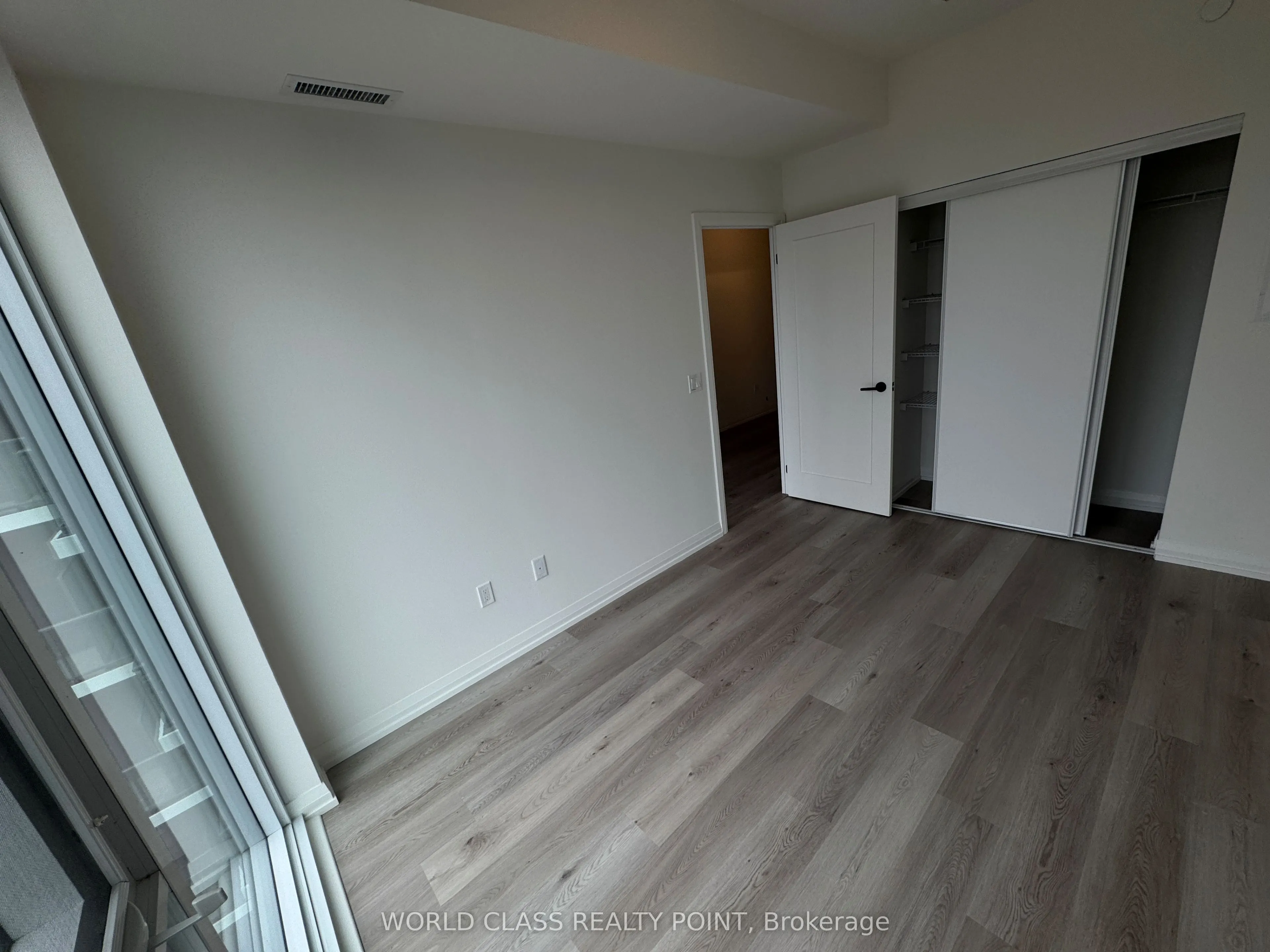 280 Dundas Street W, #2612