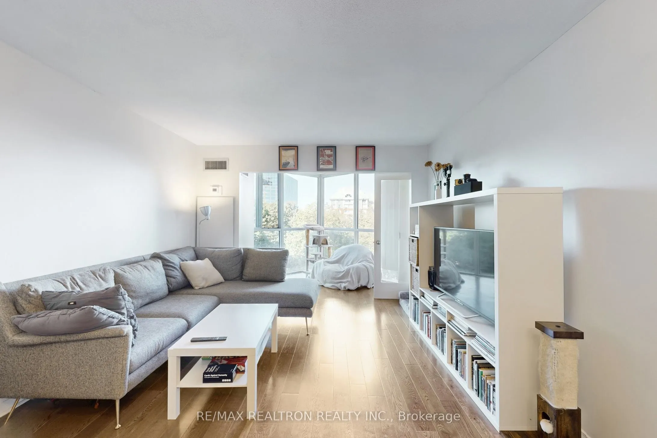 5 Concorde Place W, #406