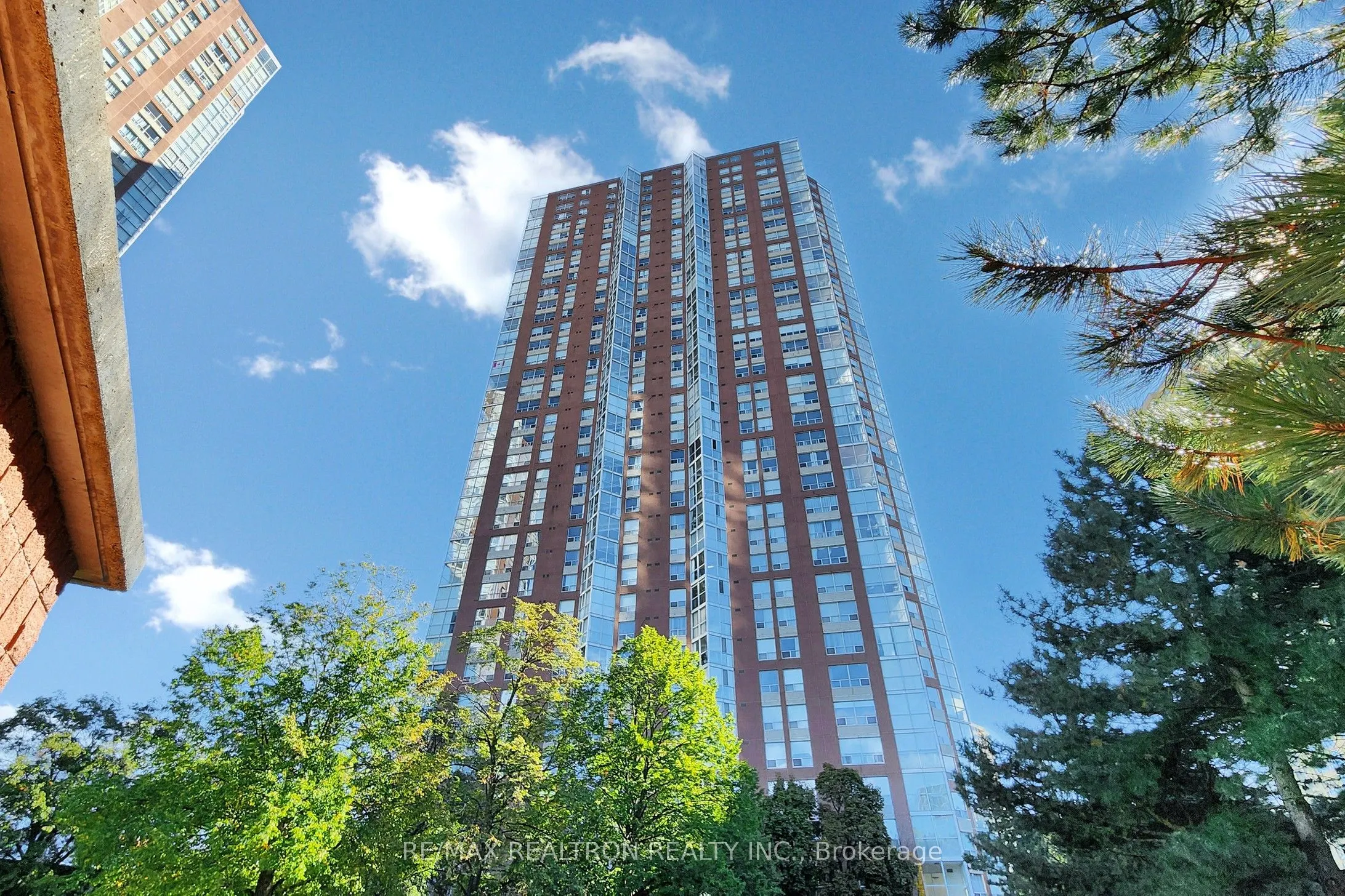 5 Concorde Place W, #406