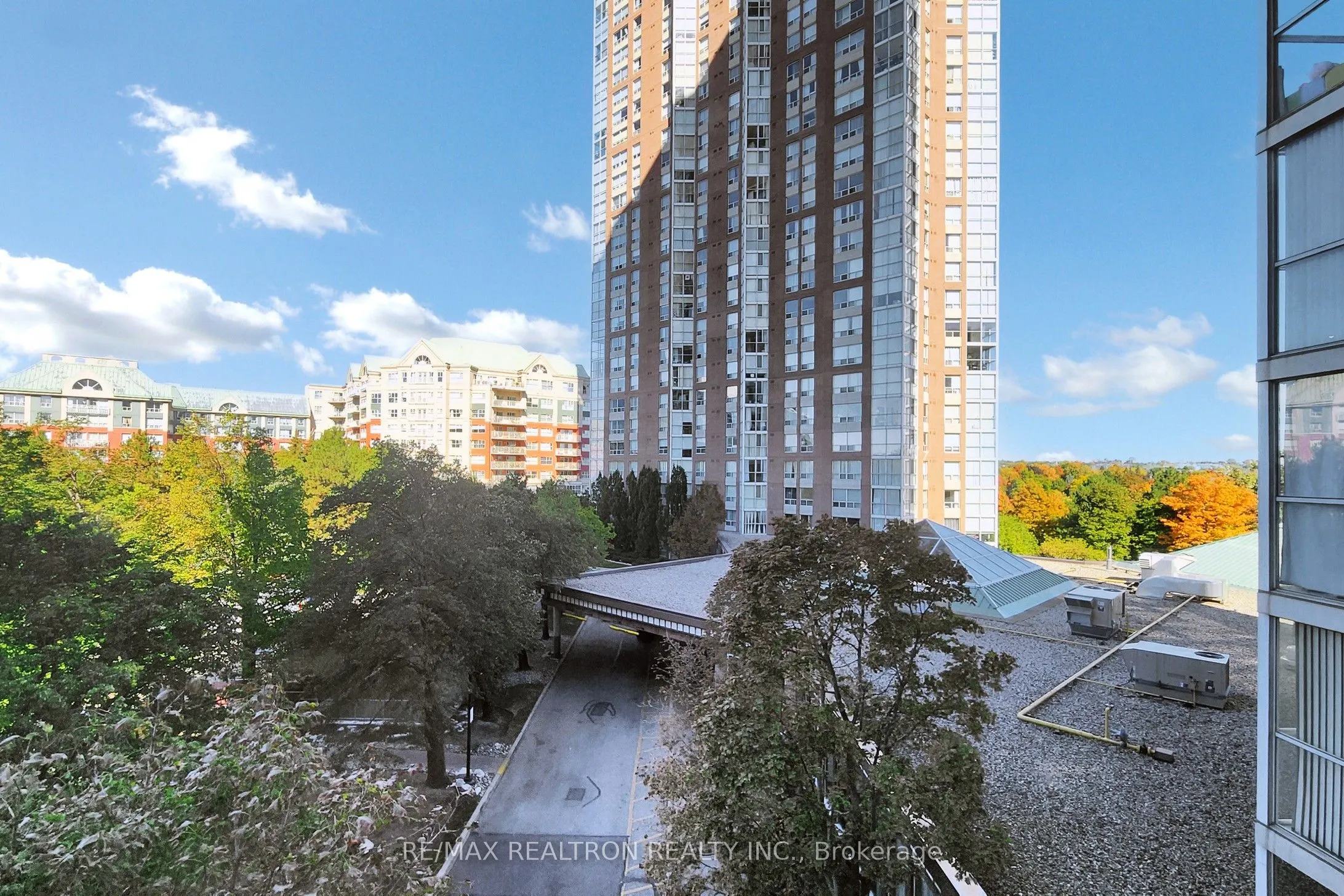 5 Concorde Place W, #406