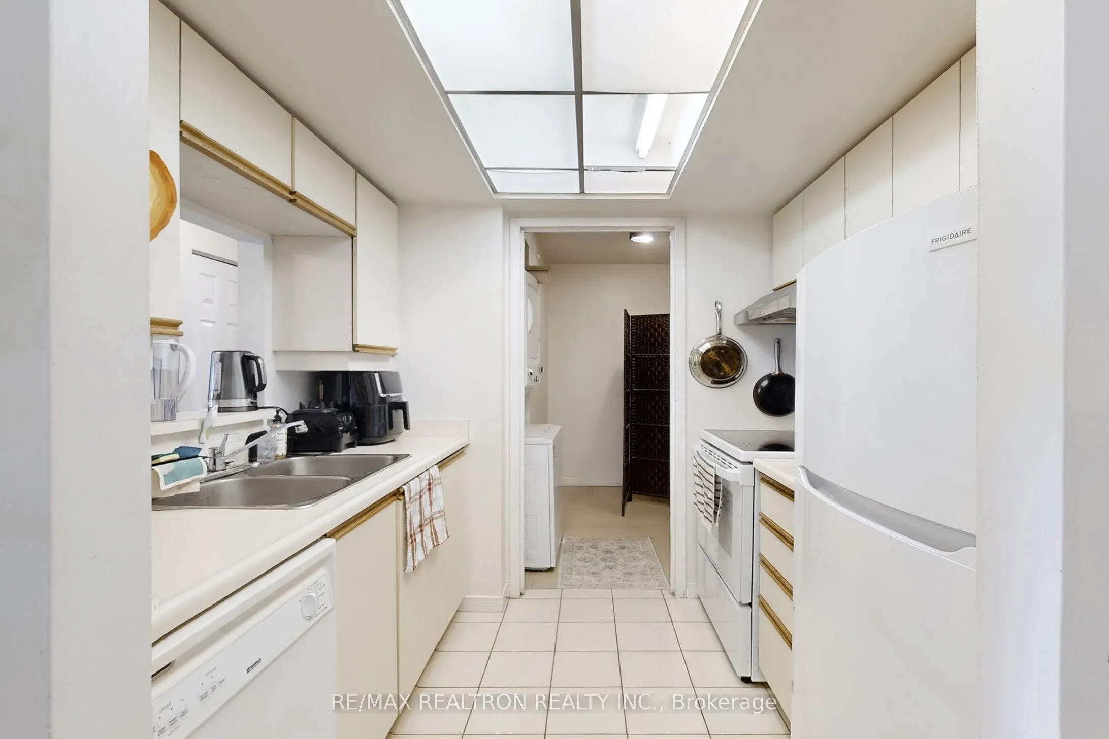5 Concorde Place W, #406