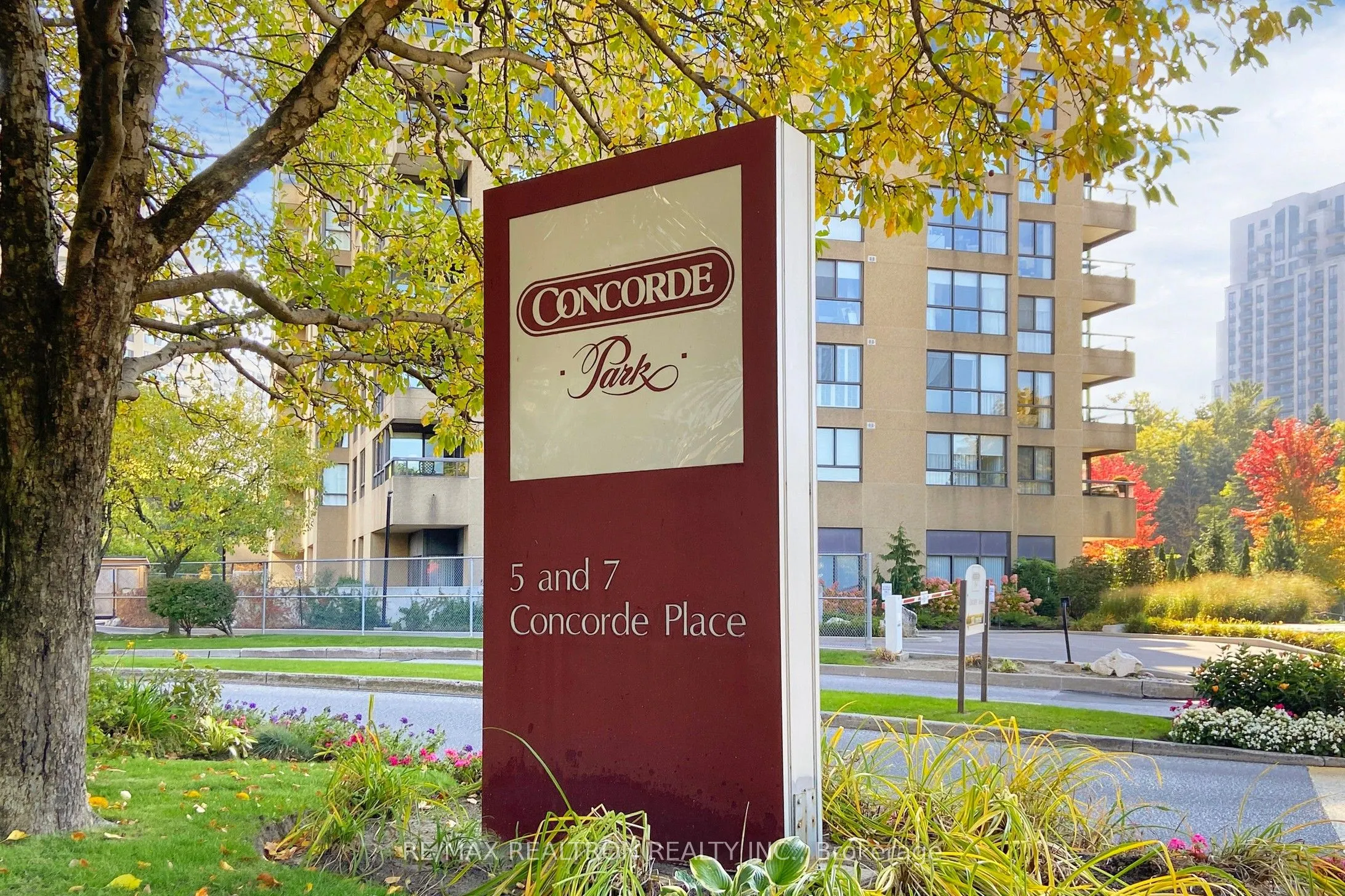 5 Concorde Place W, #406