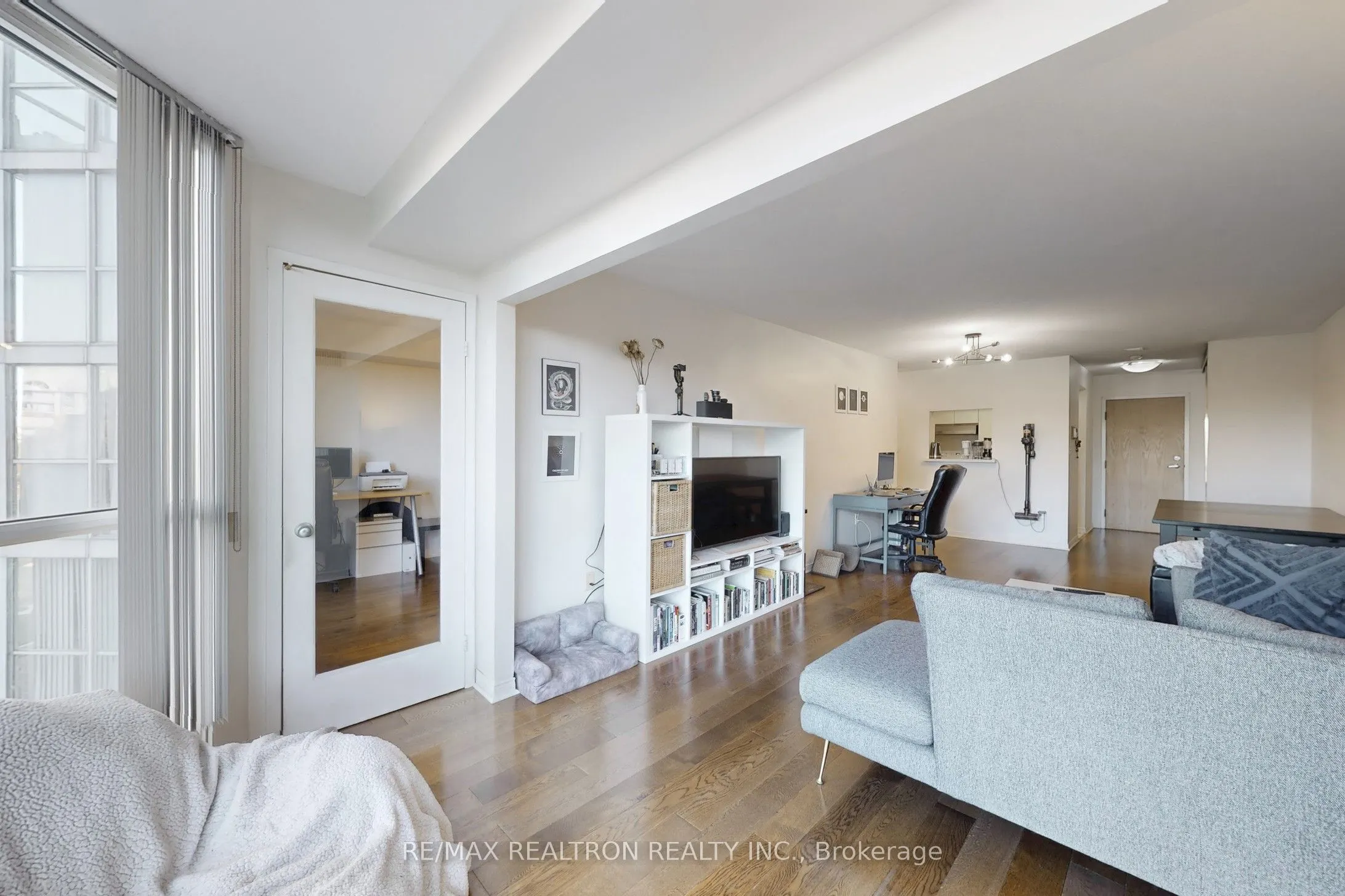 5 Concorde Place W, #406