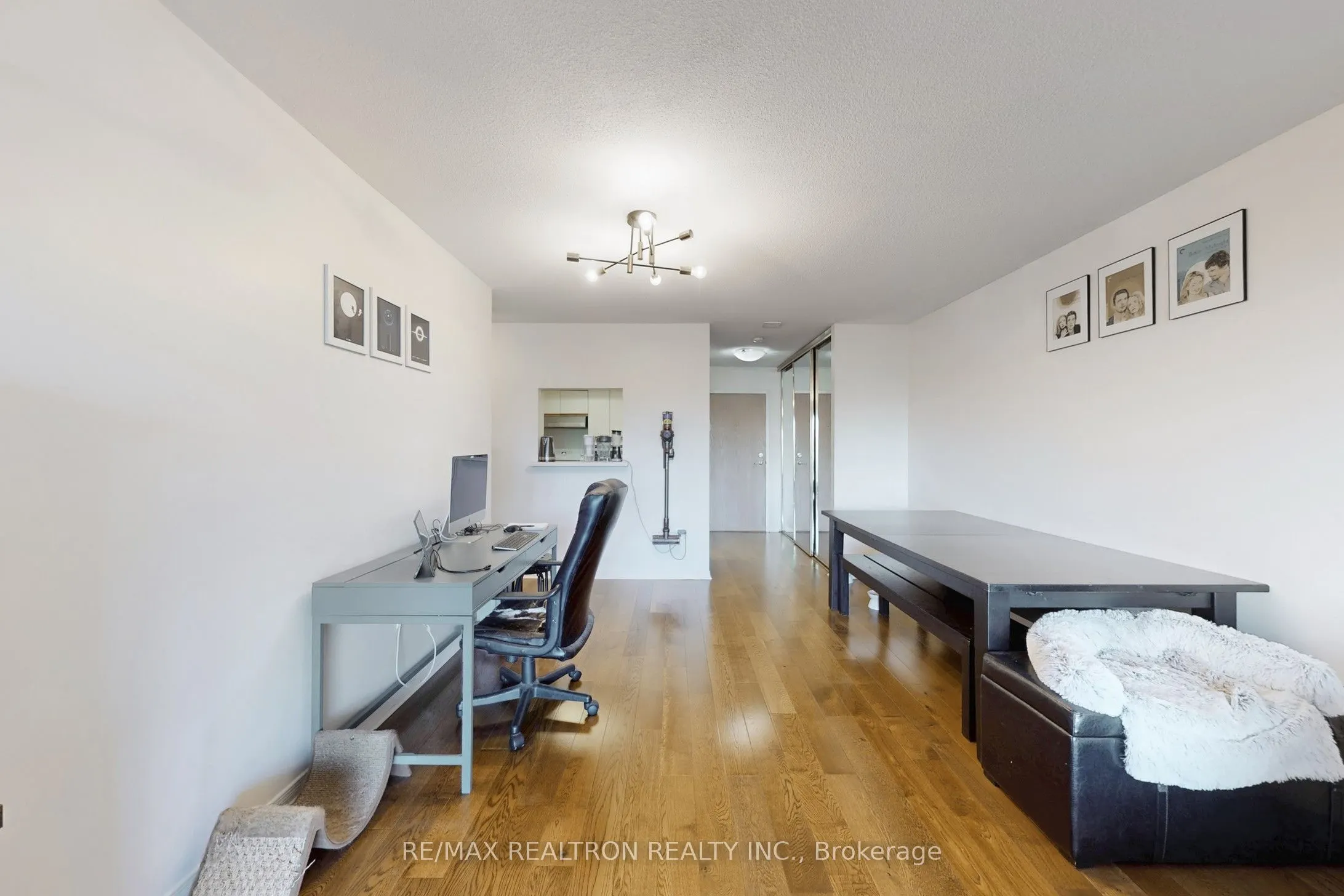 5 Concorde Place W, #406