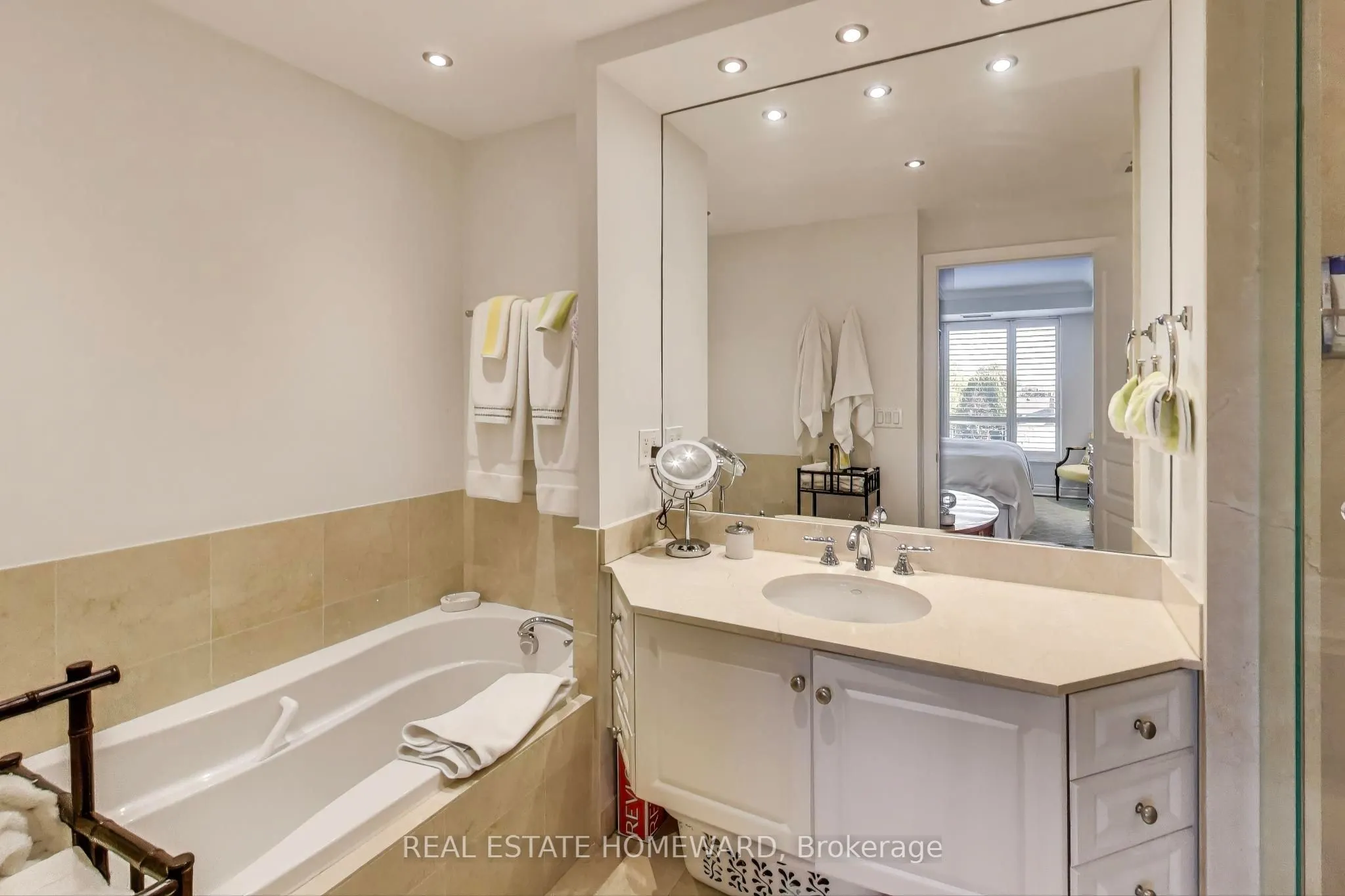 2 Roxborough Street E, #403