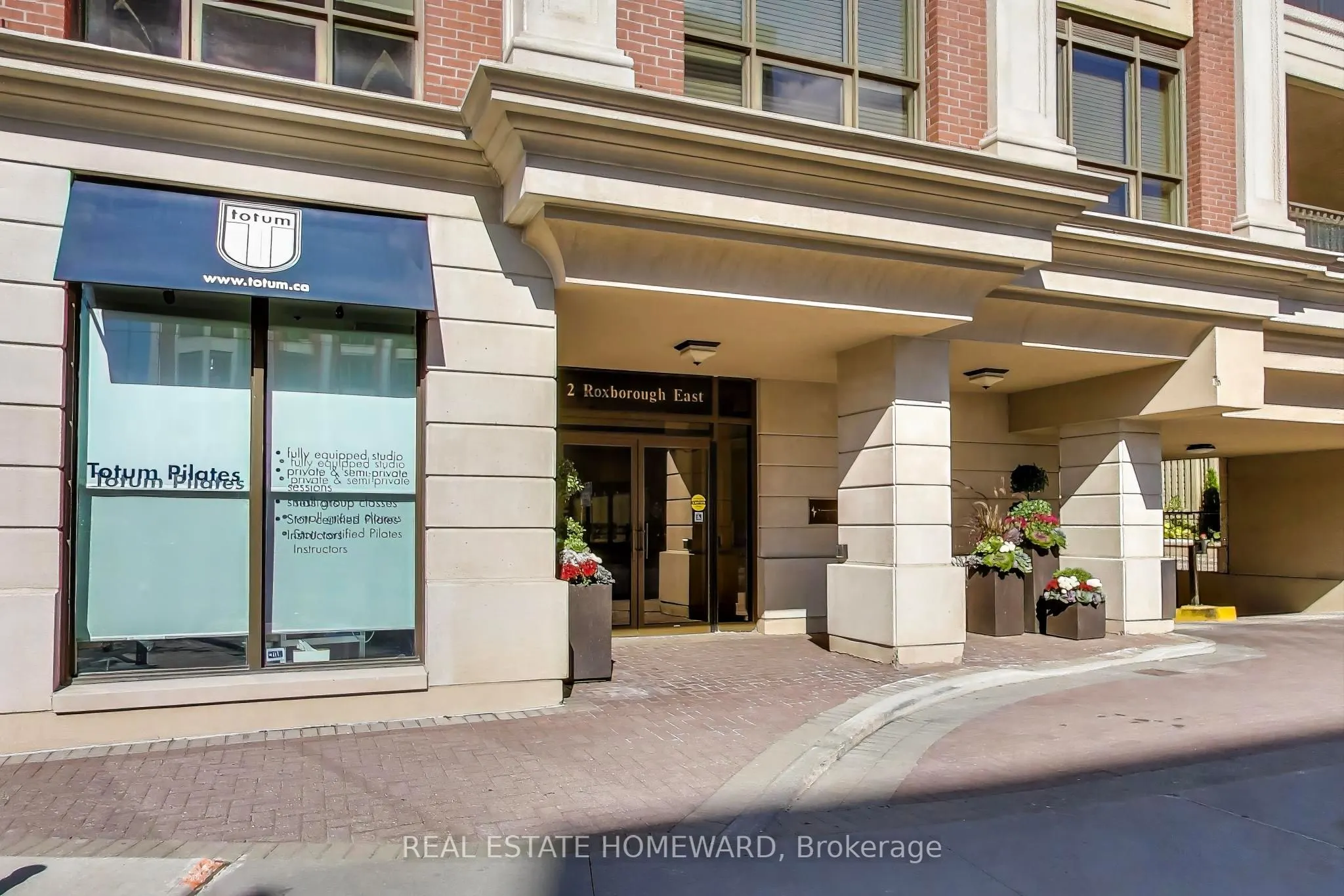 2 Roxborough Street E, #403