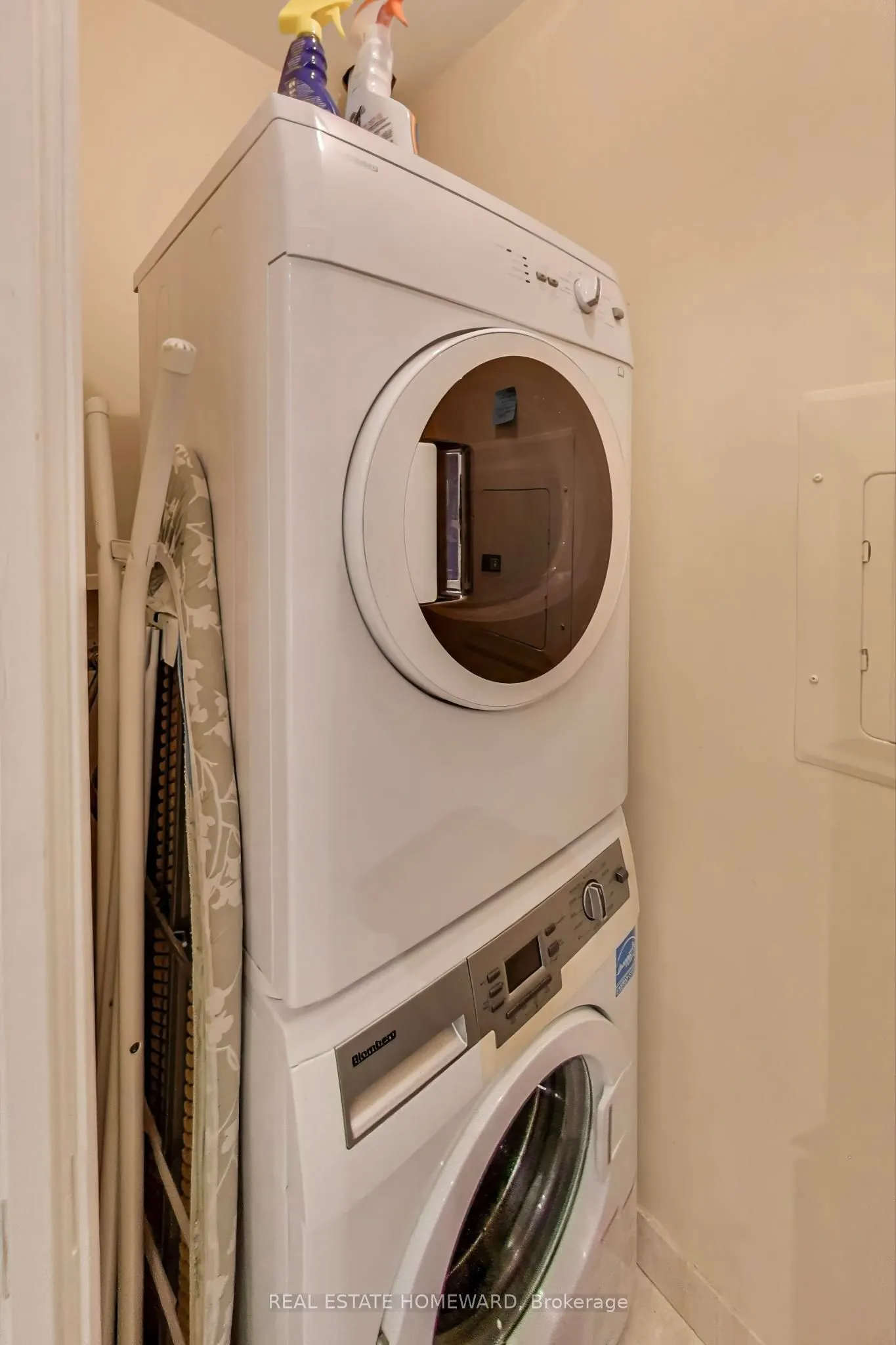 2 Roxborough Street E, #403