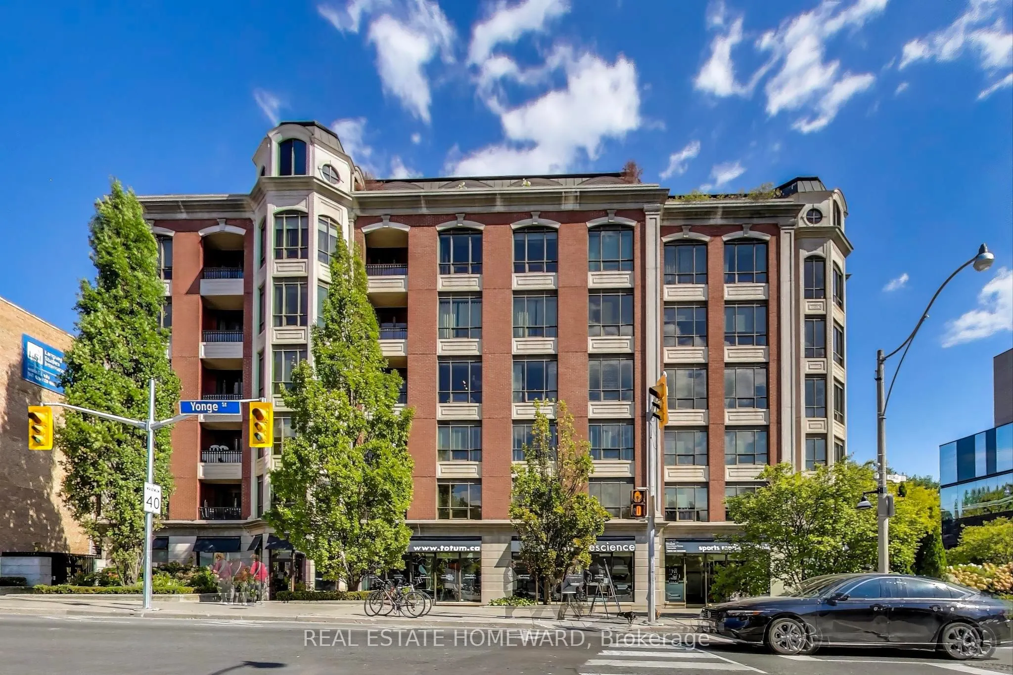 2 Roxborough Street E, #403