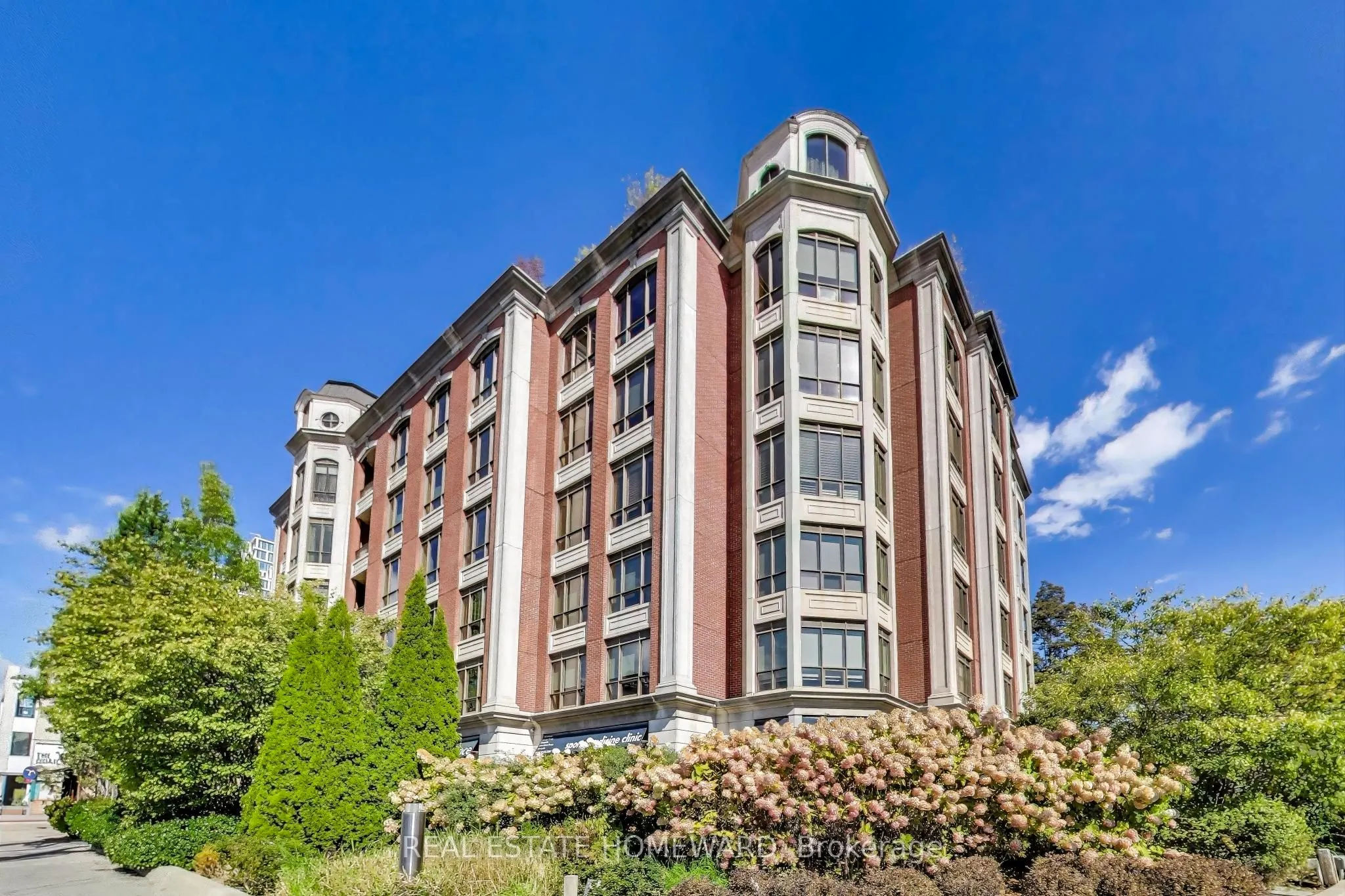 2 Roxborough Street E, #403