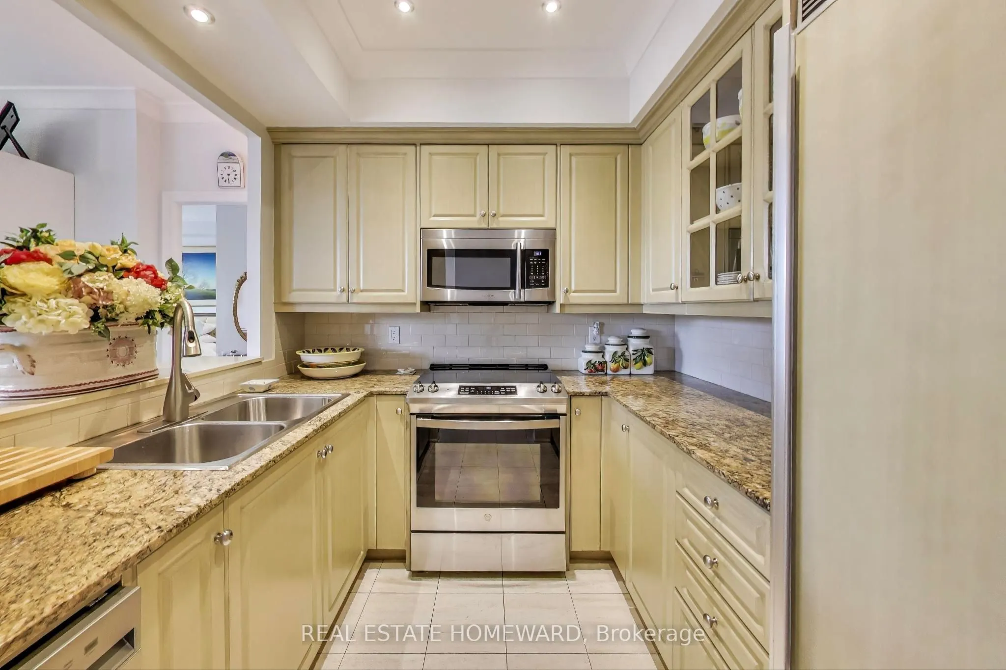 2 Roxborough Street E, #403