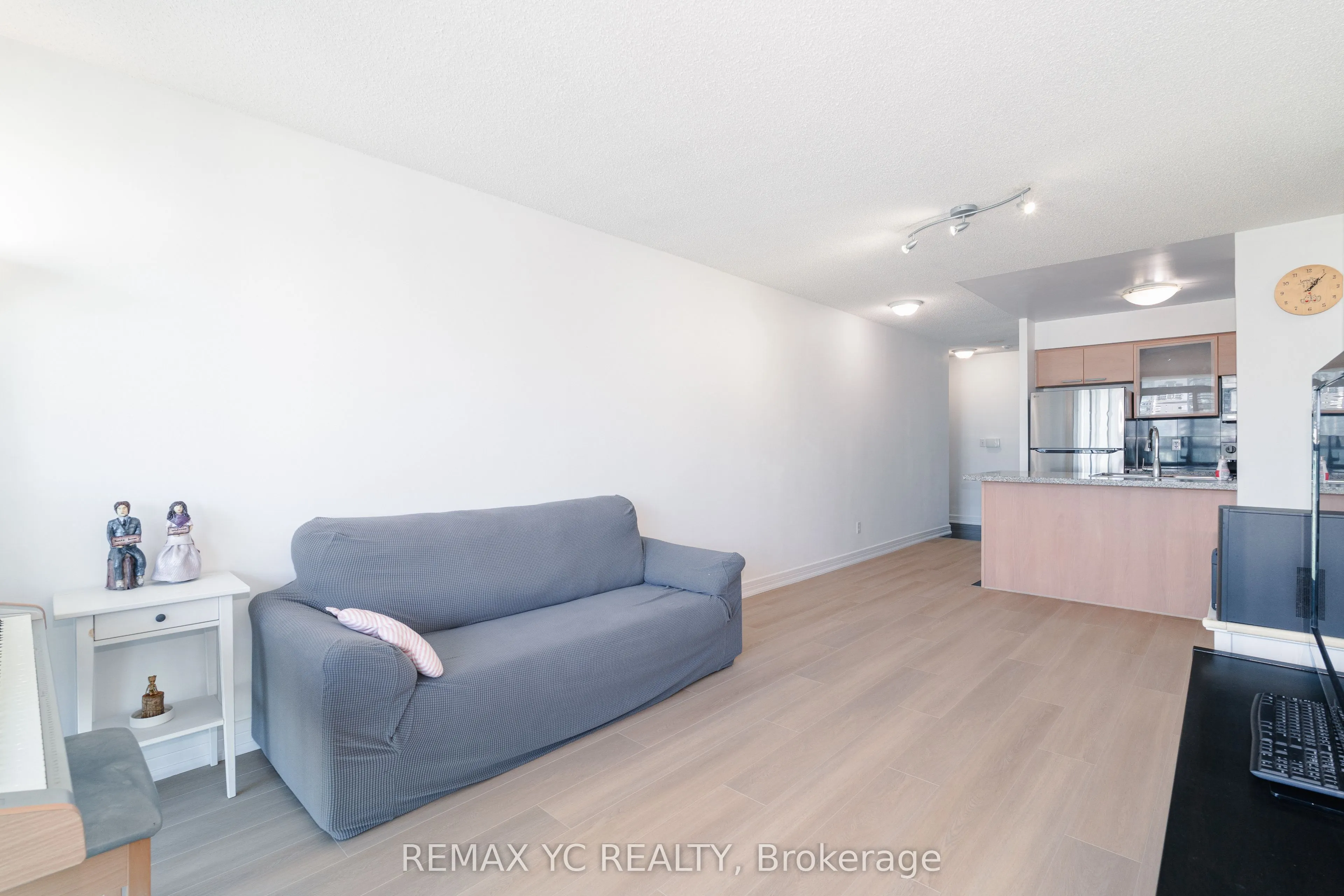 16 Harrison Garden Boulevard, #2612