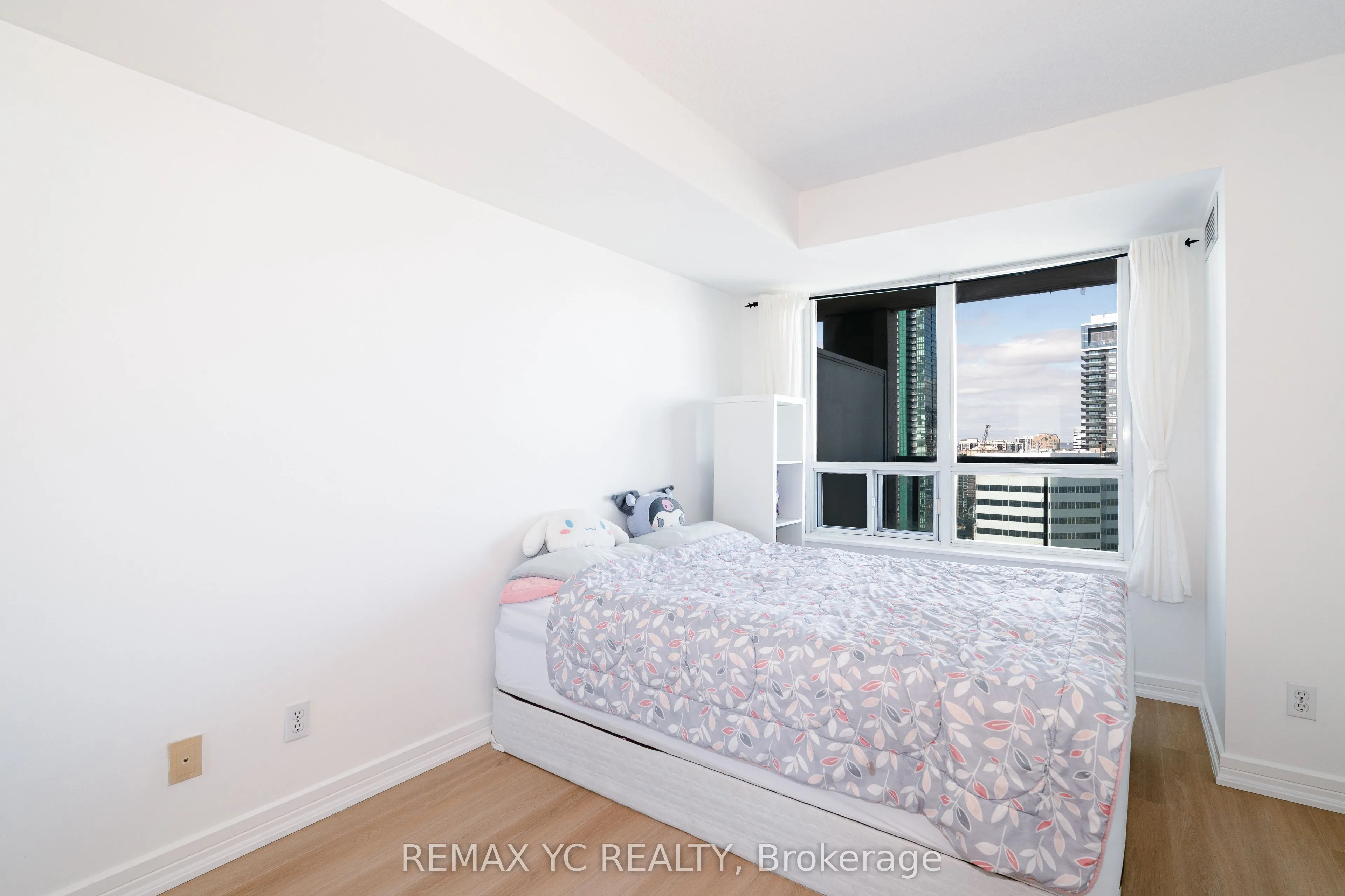 16 Harrison Garden Boulevard, #2612