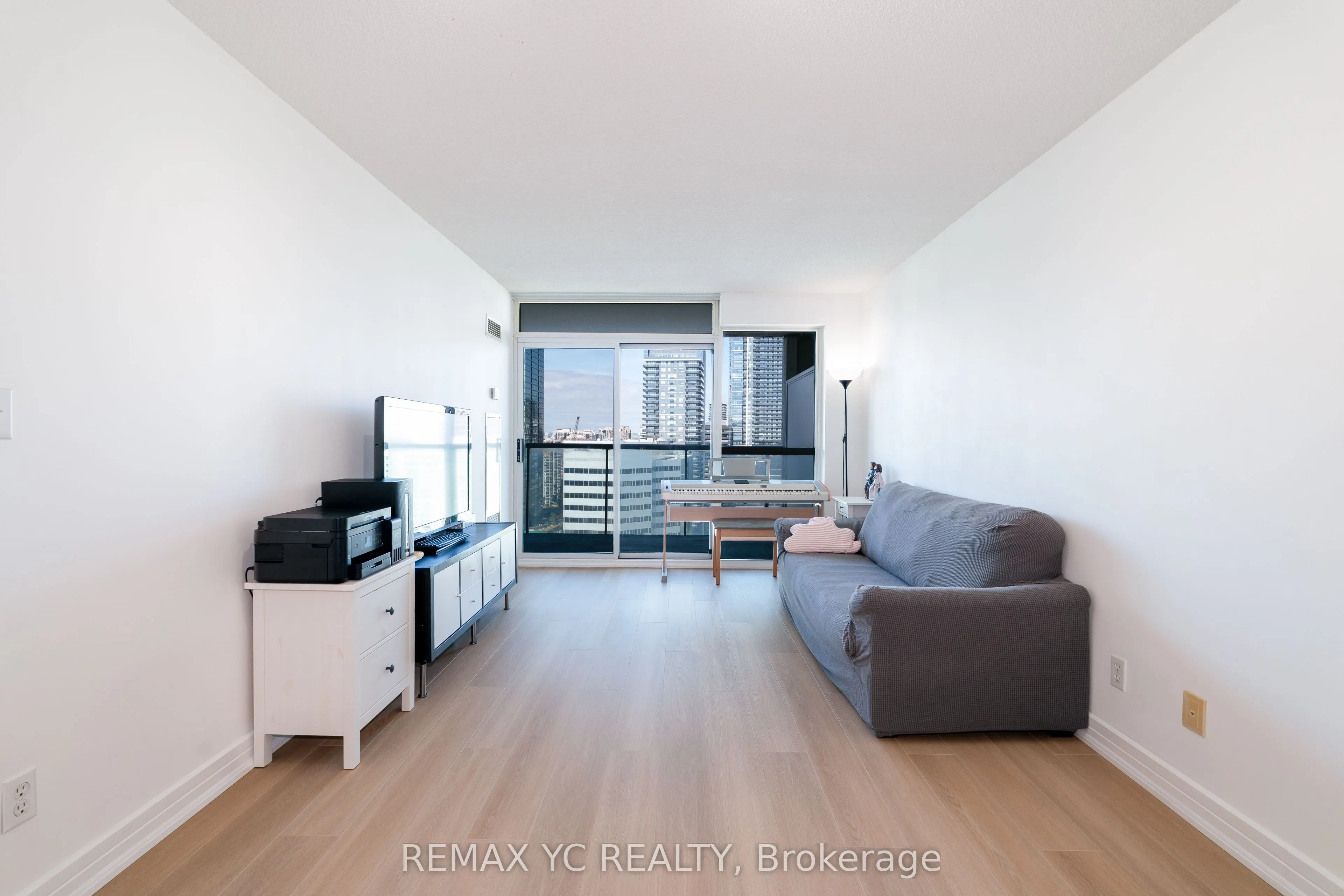 16 Harrison Garden Boulevard, #2612