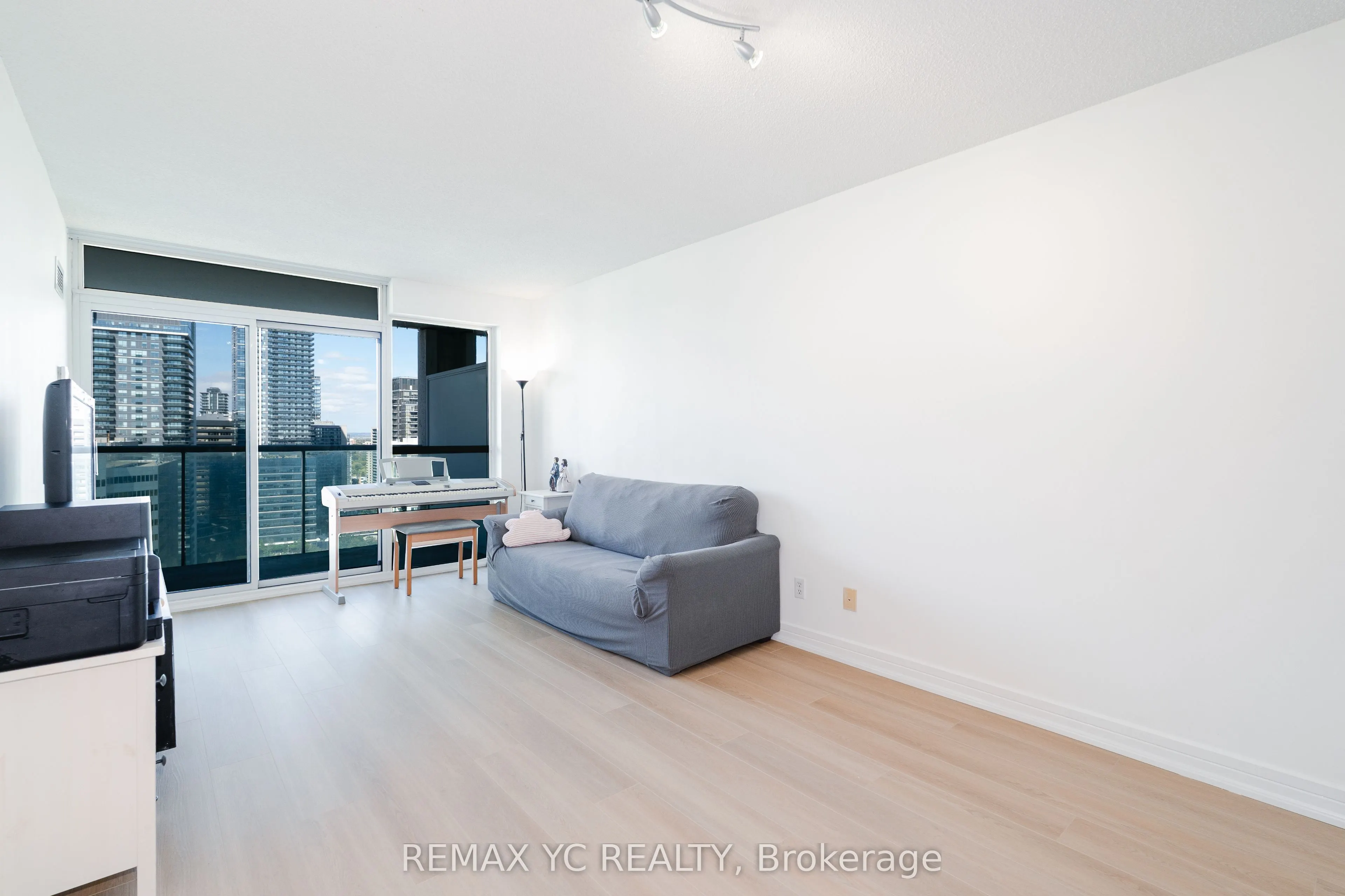 16 Harrison Garden Boulevard, #2612