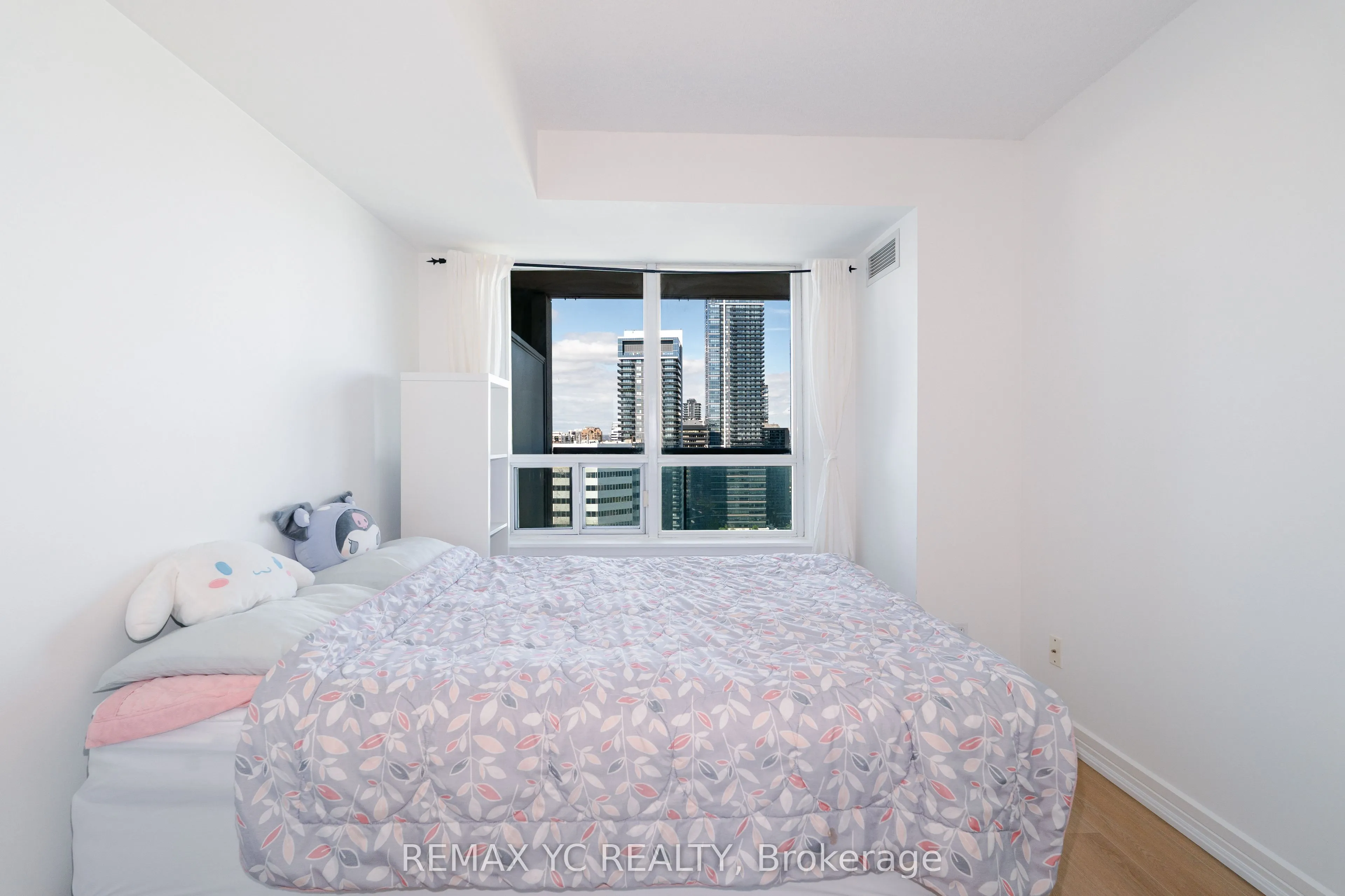 16 Harrison Garden Boulevard, #2612