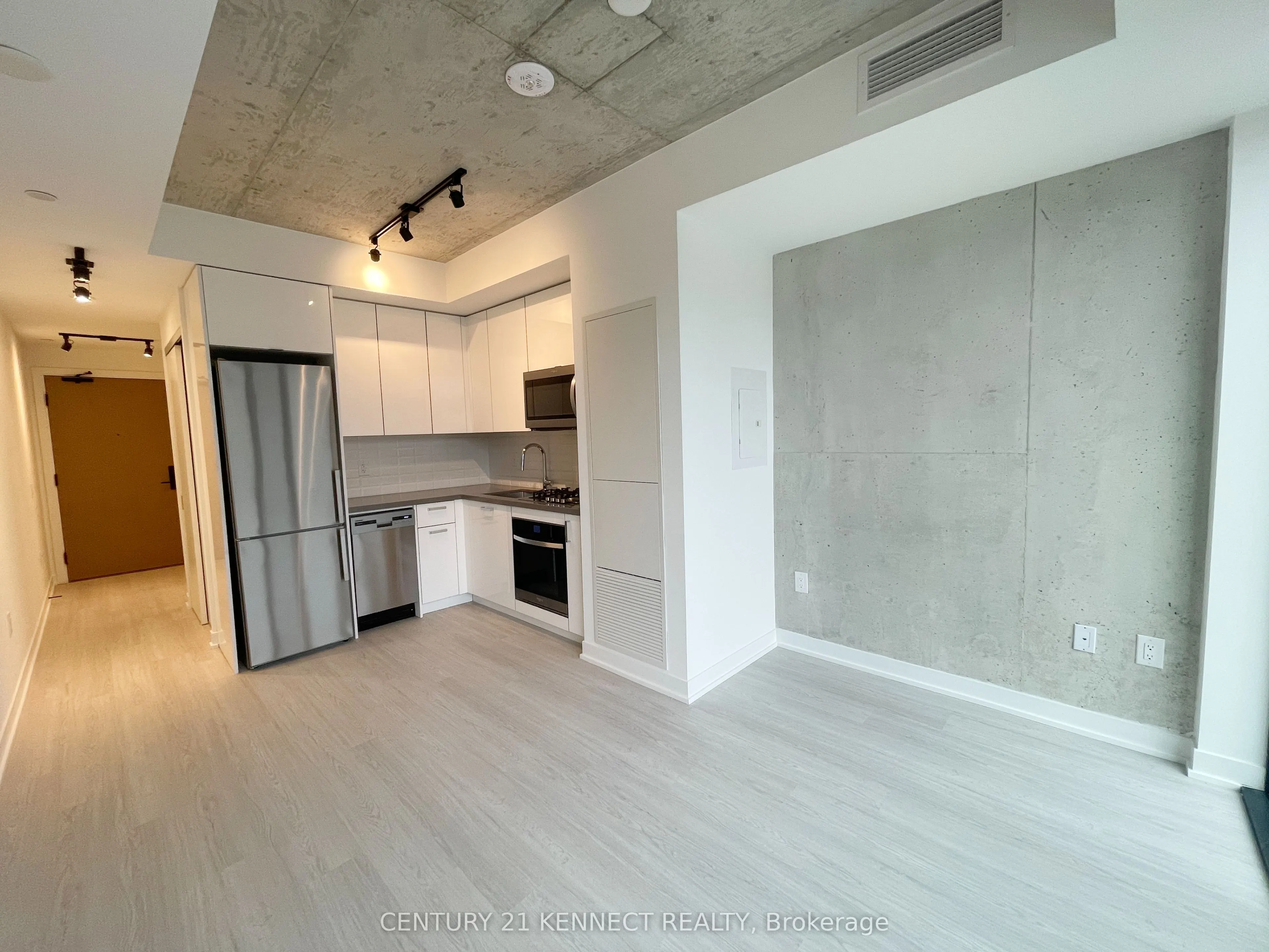 195 McCaul Street, #1305