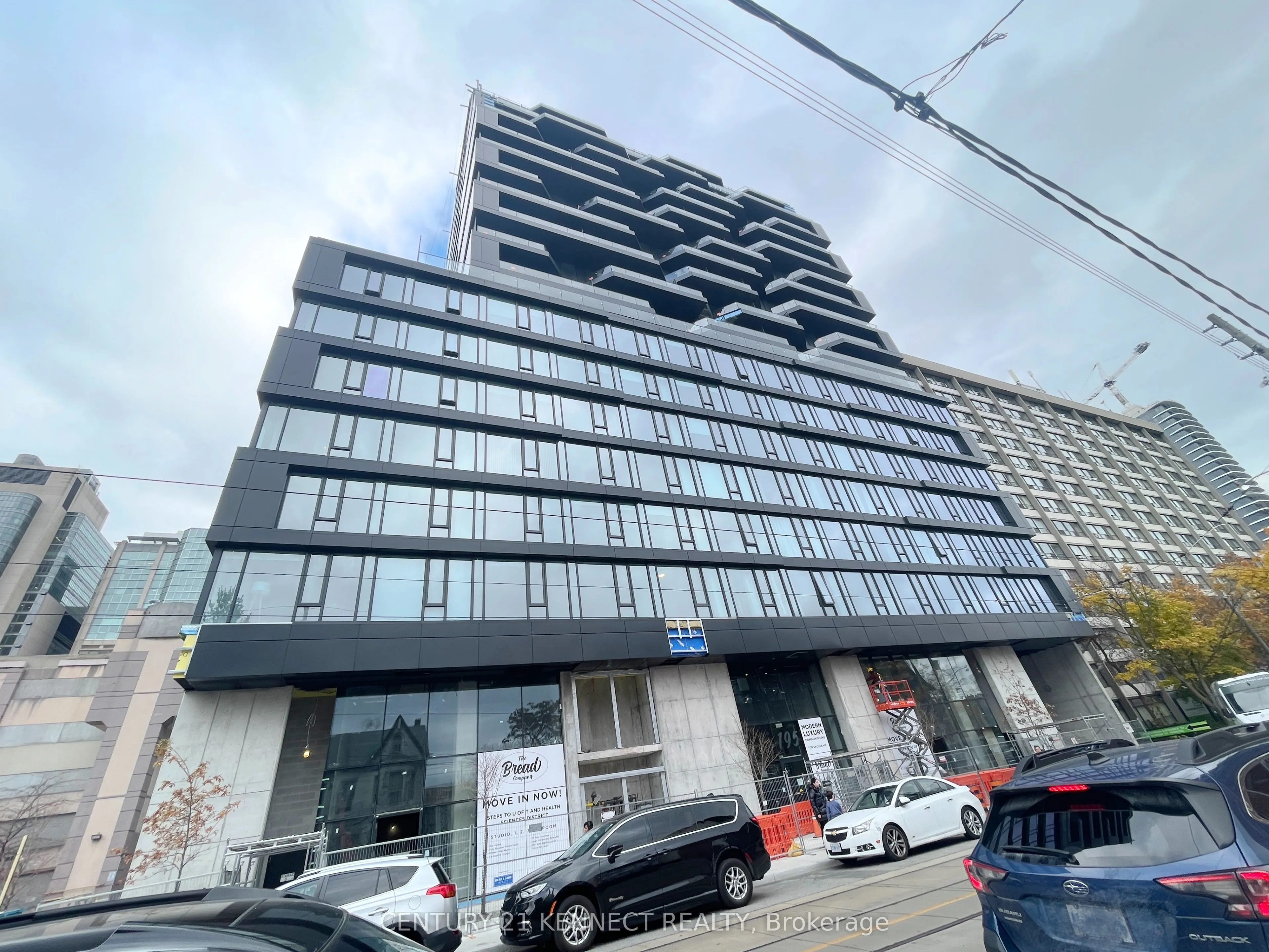 195 McCaul Street, #1305